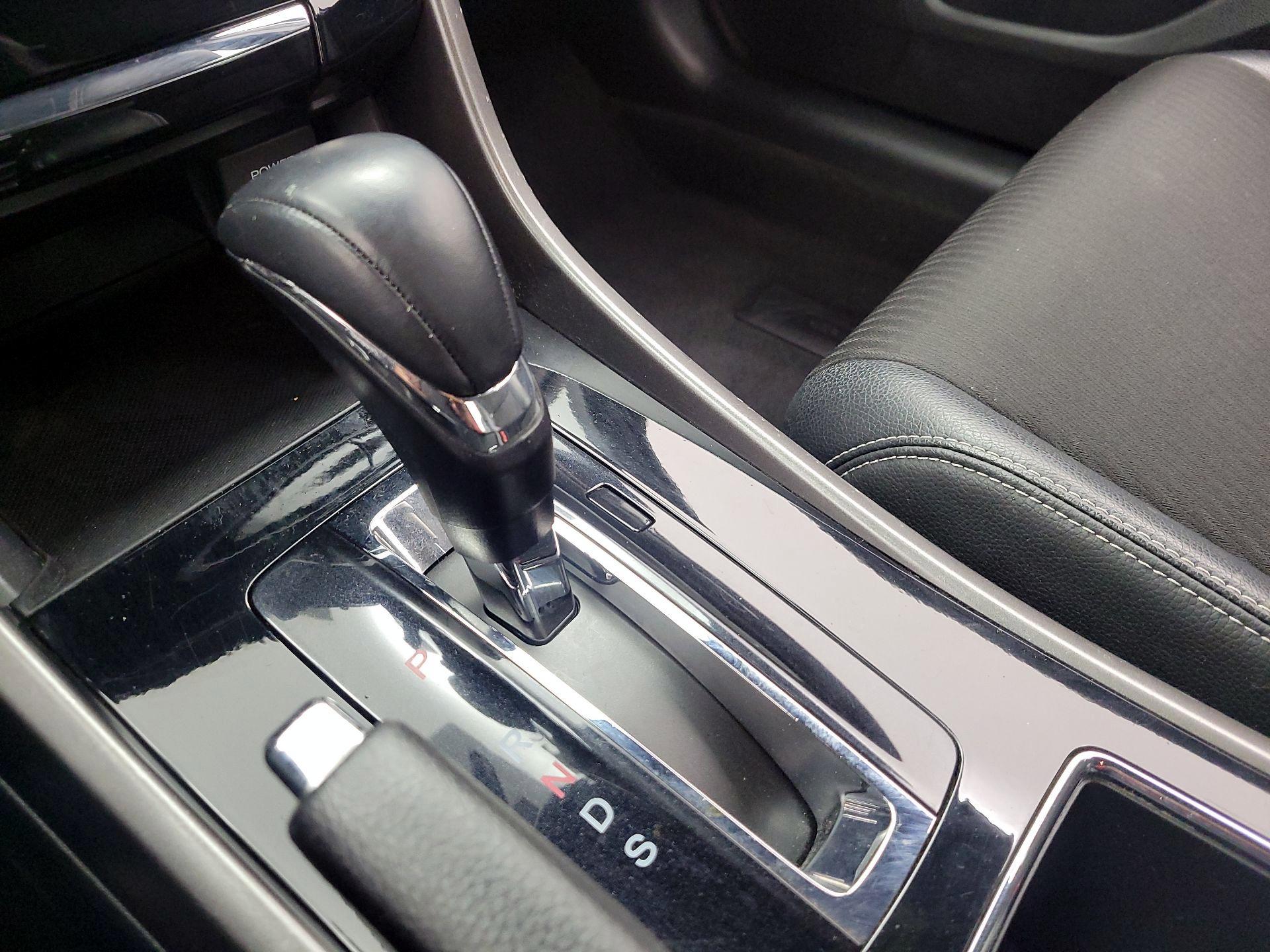 Thumbnail: 2016 Honda Accord - 17