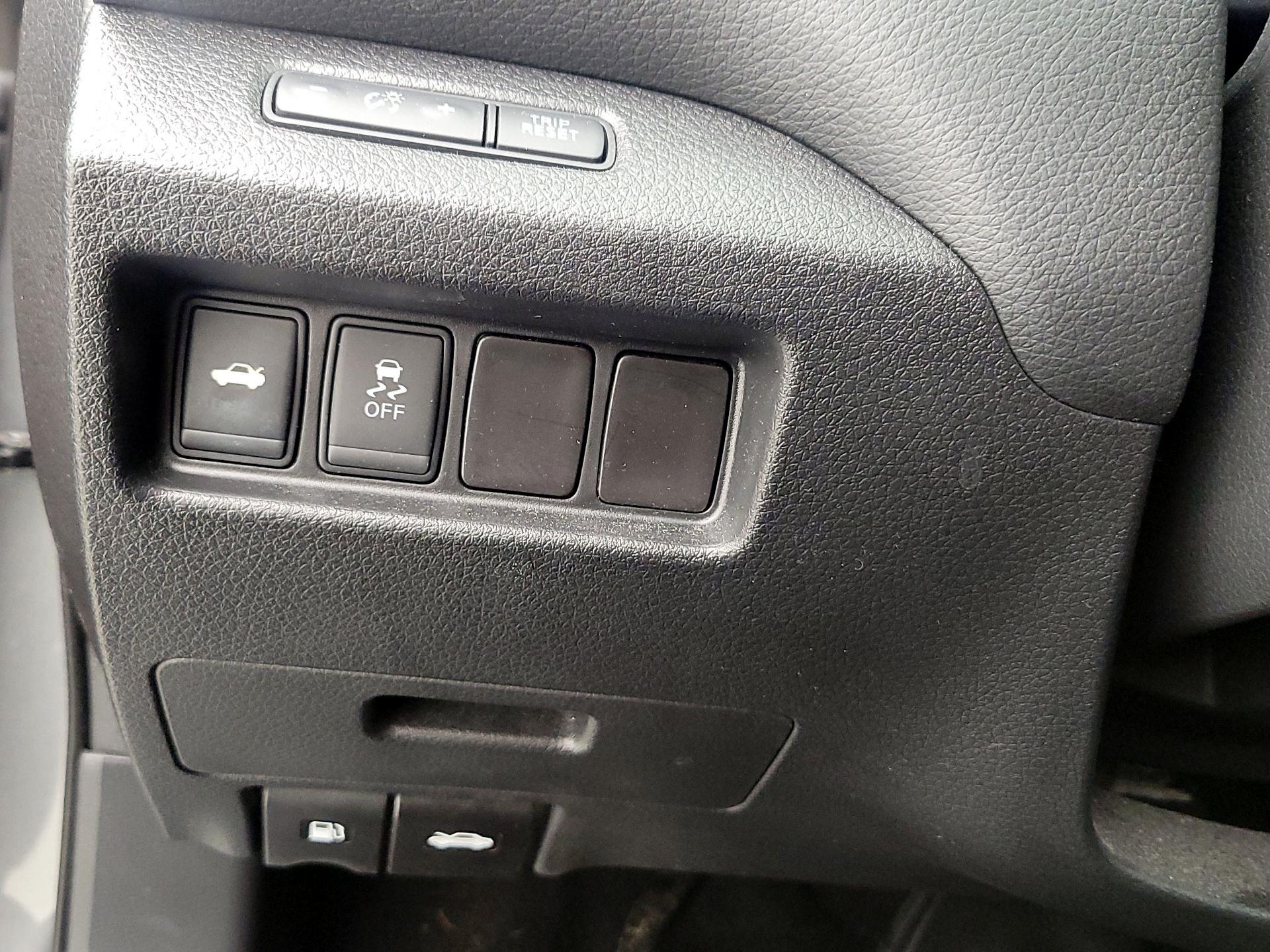 Thumbnail: 2016 Nissan Altima - 13