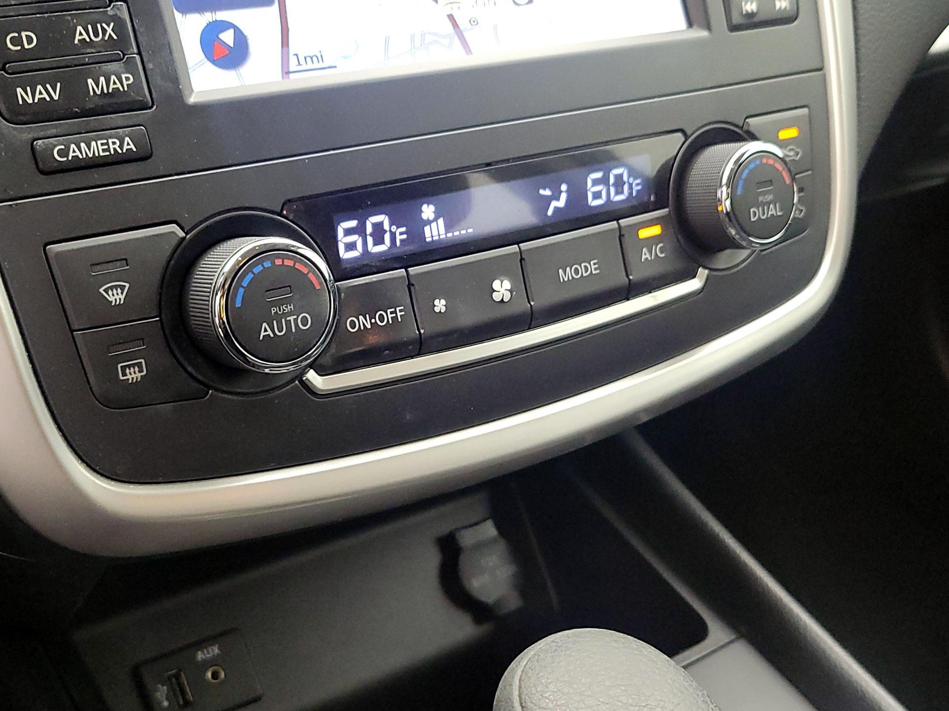 Thumbnail: 2016 Nissan Altima - 17