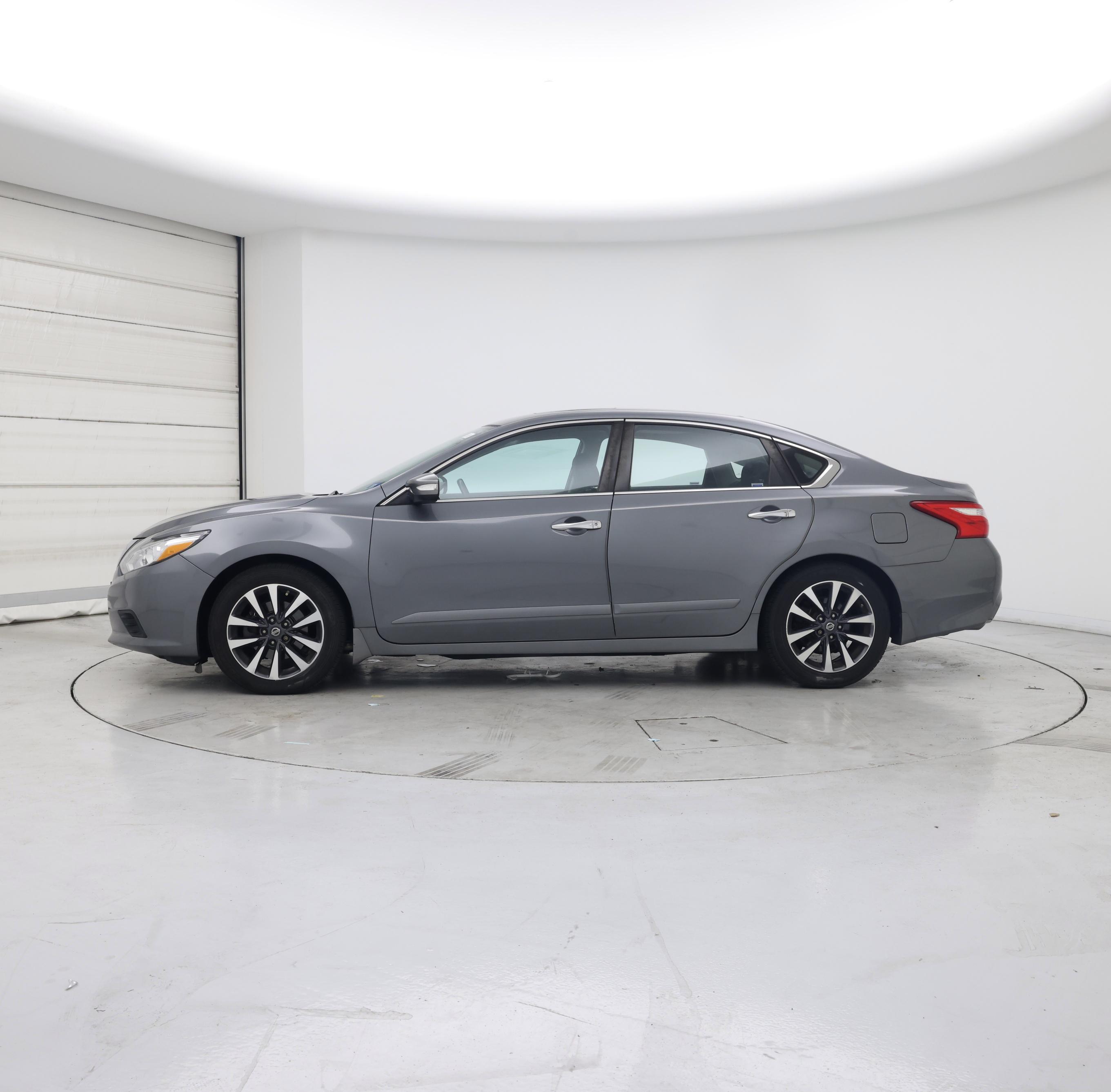 Thumbnail: 2016 Nissan Altima - 3