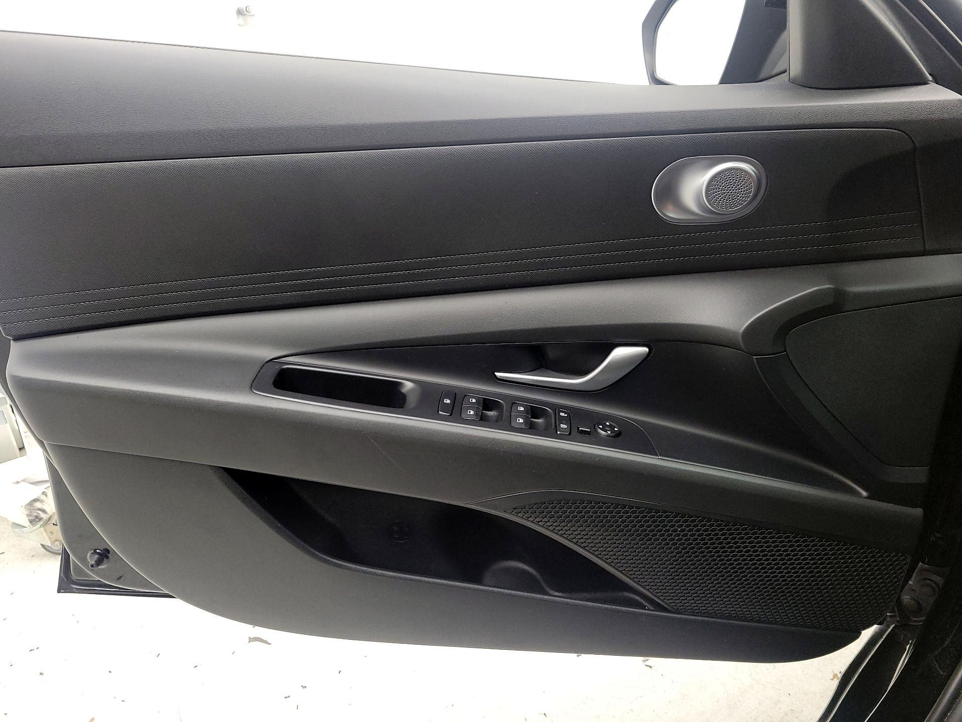 Thumbnail: 2023 Hyundai Elantra - 12