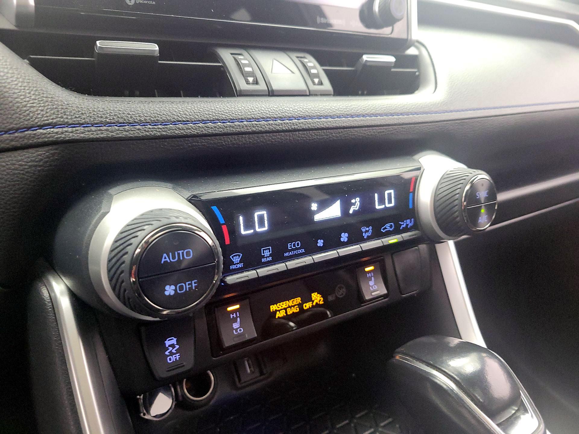 Thumbnail: 2020 Toyota RAV4 - 16