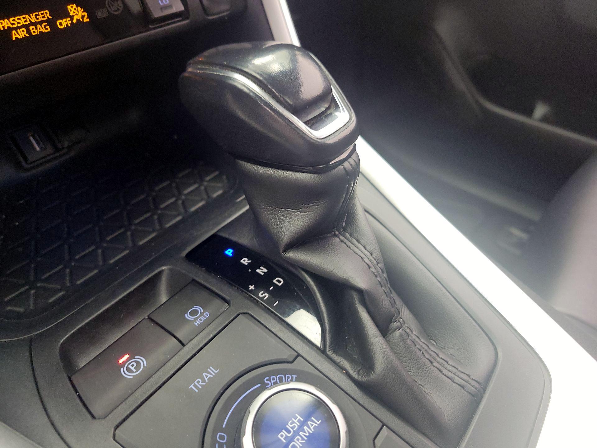 Thumbnail: 2020 Toyota RAV4 - 17