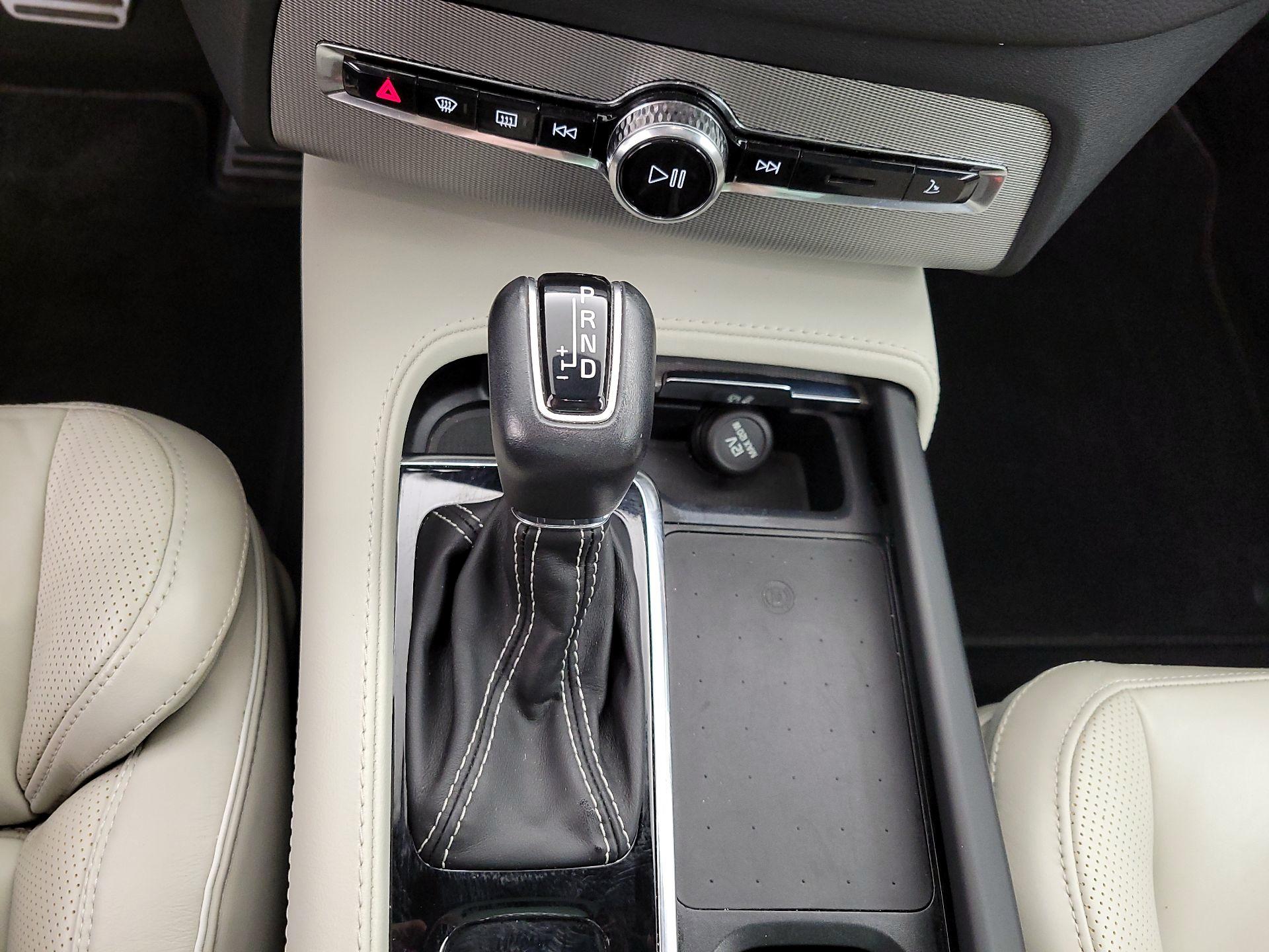Thumbnail: 2021 Volvo XC90 - 17