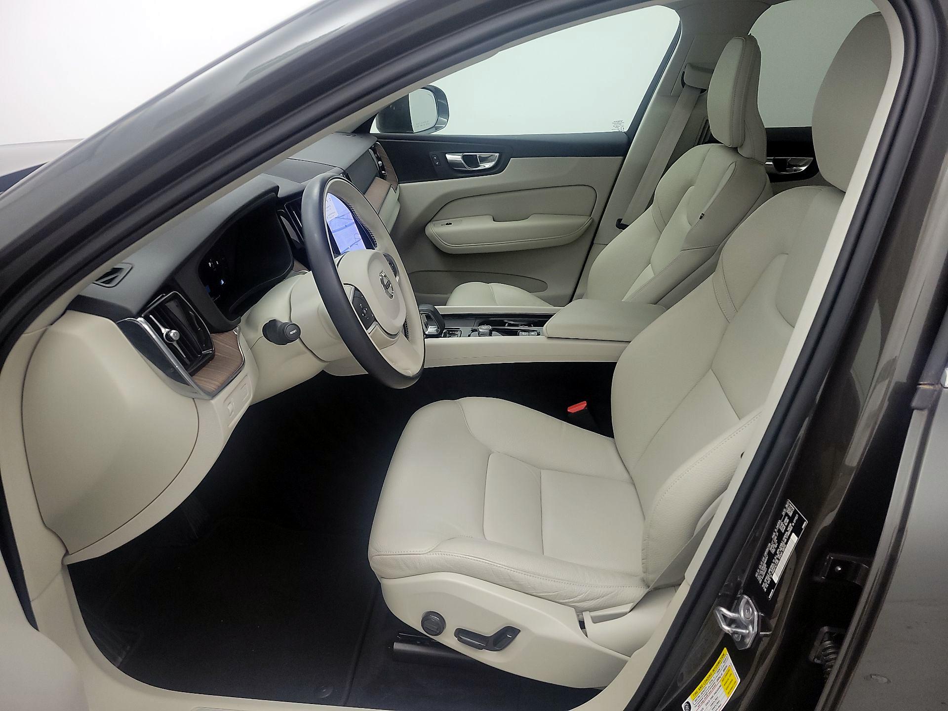 Thumbnail: 2022 Volvo XC60 - 11