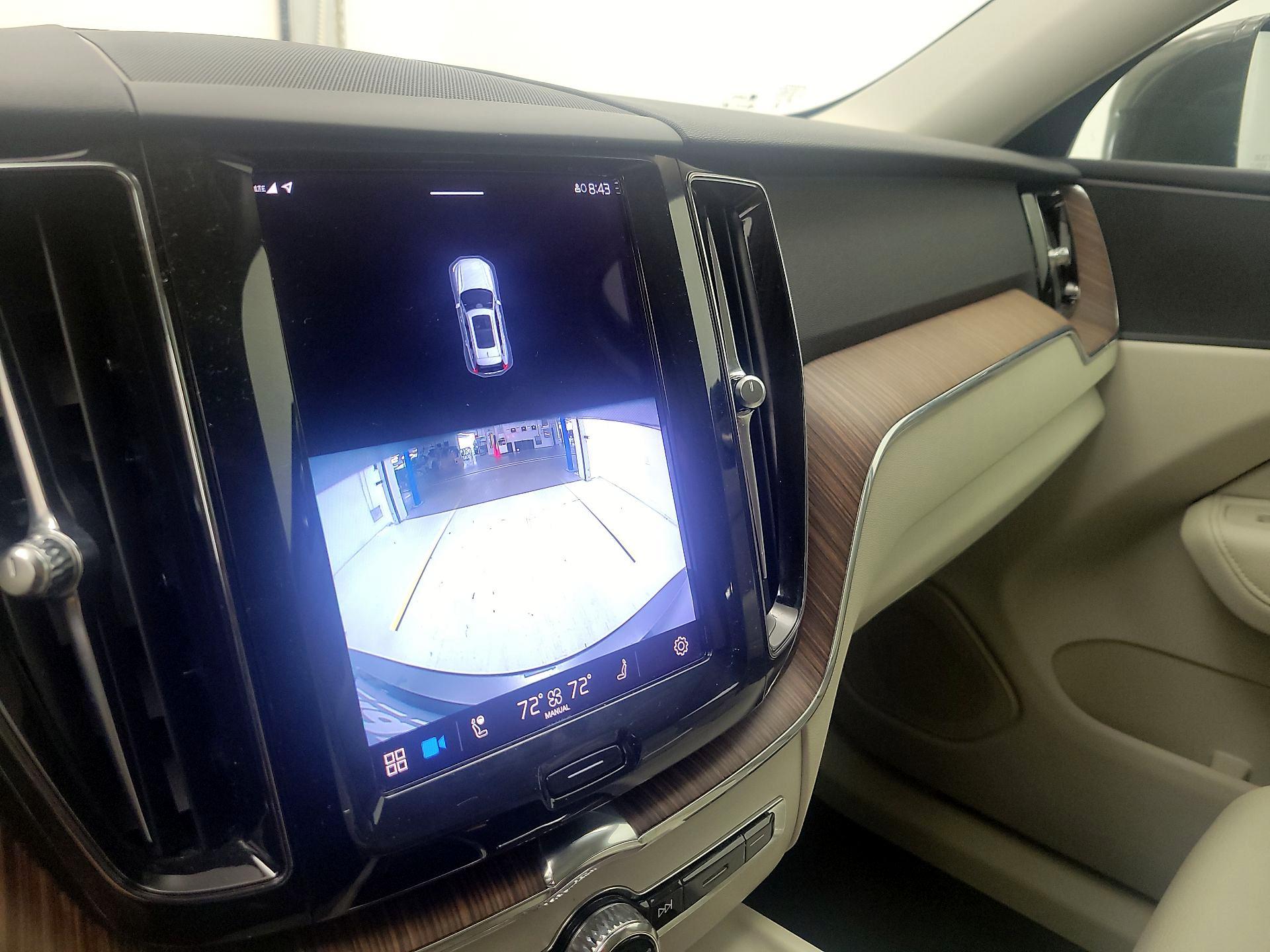 Thumbnail: 2022 Volvo XC60 - 14