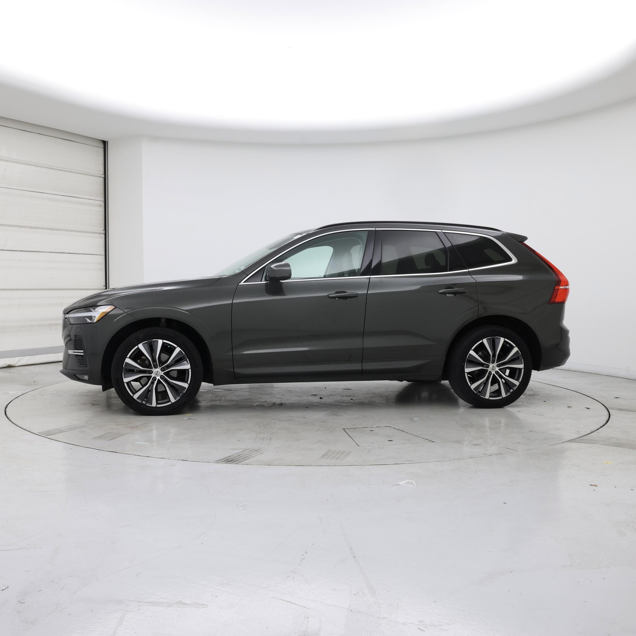 Thumbnail: 2022 Volvo XC60 - 3