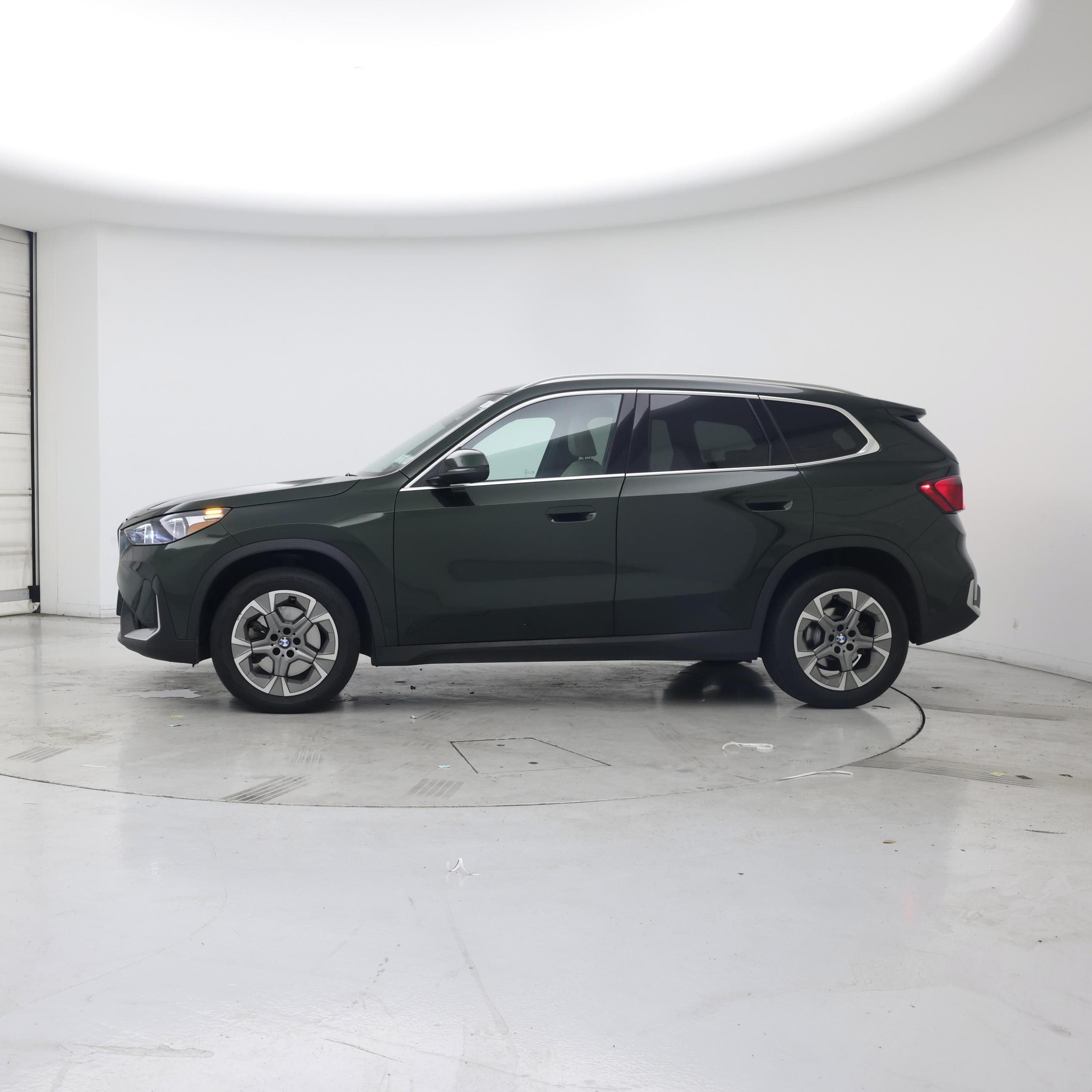 Thumbnail: 2023 BMW X1 - 3