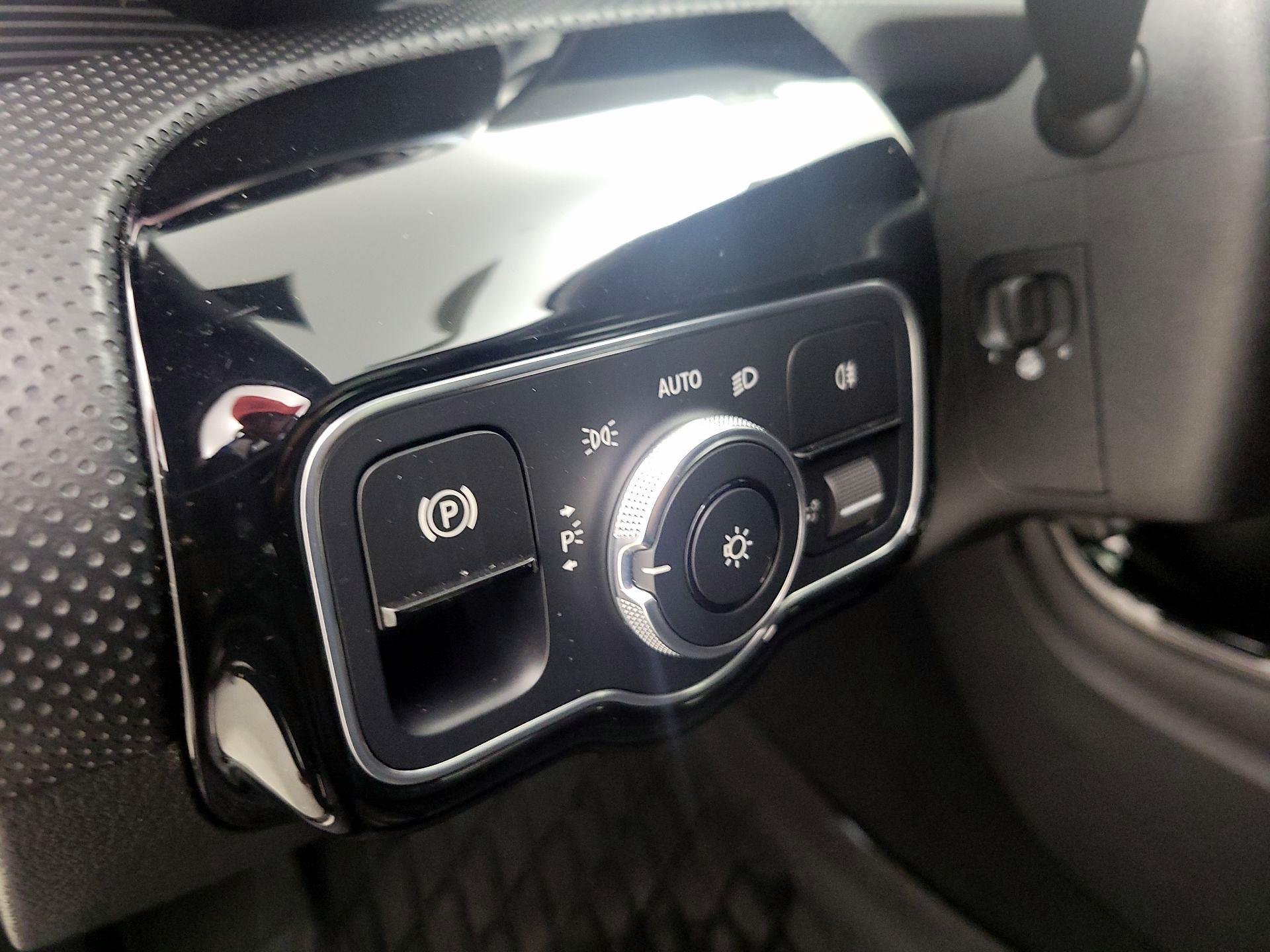 Thumbnail: 2020 Mercedes-Benz A-Class - 13