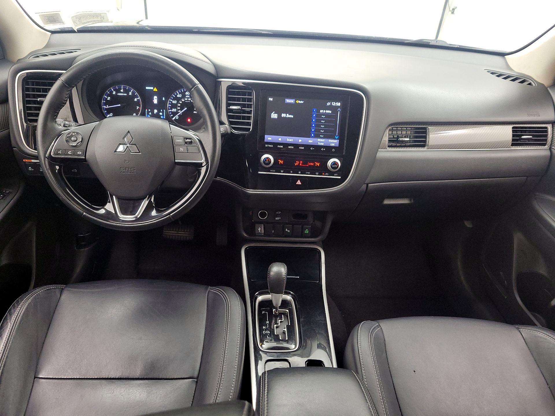 Thumbnail: 2020 Mitsubishi Outlander - 9