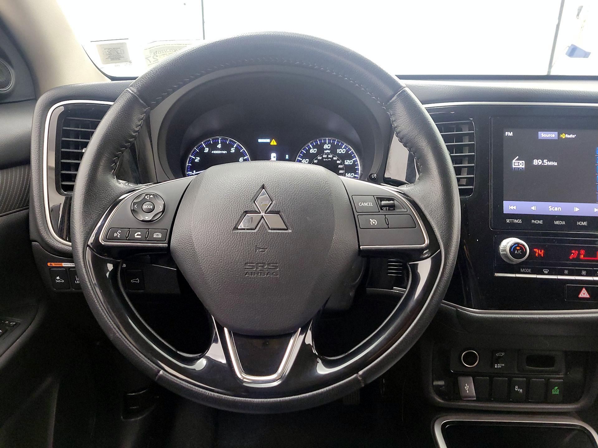 Thumbnail: 2020 Mitsubishi Outlander - 10