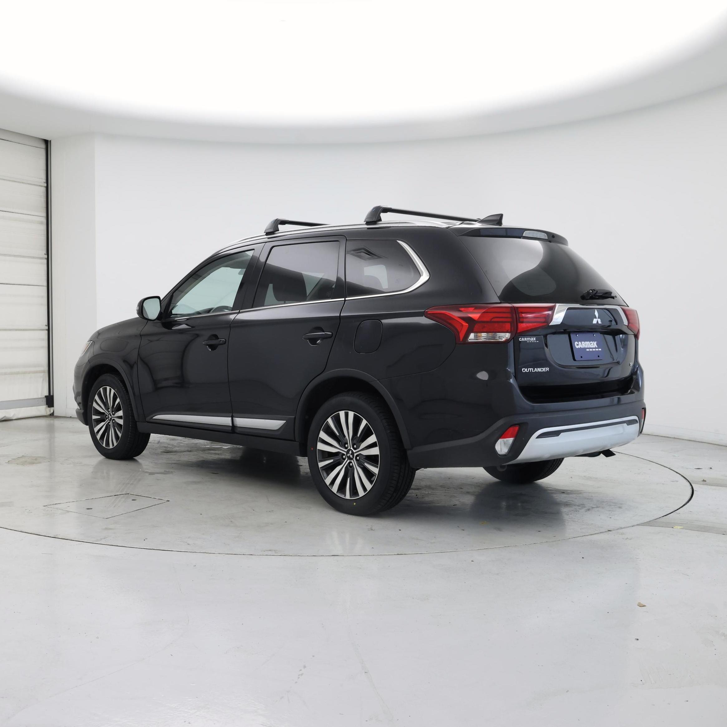 Thumbnail: 2020 Mitsubishi Outlander - 2