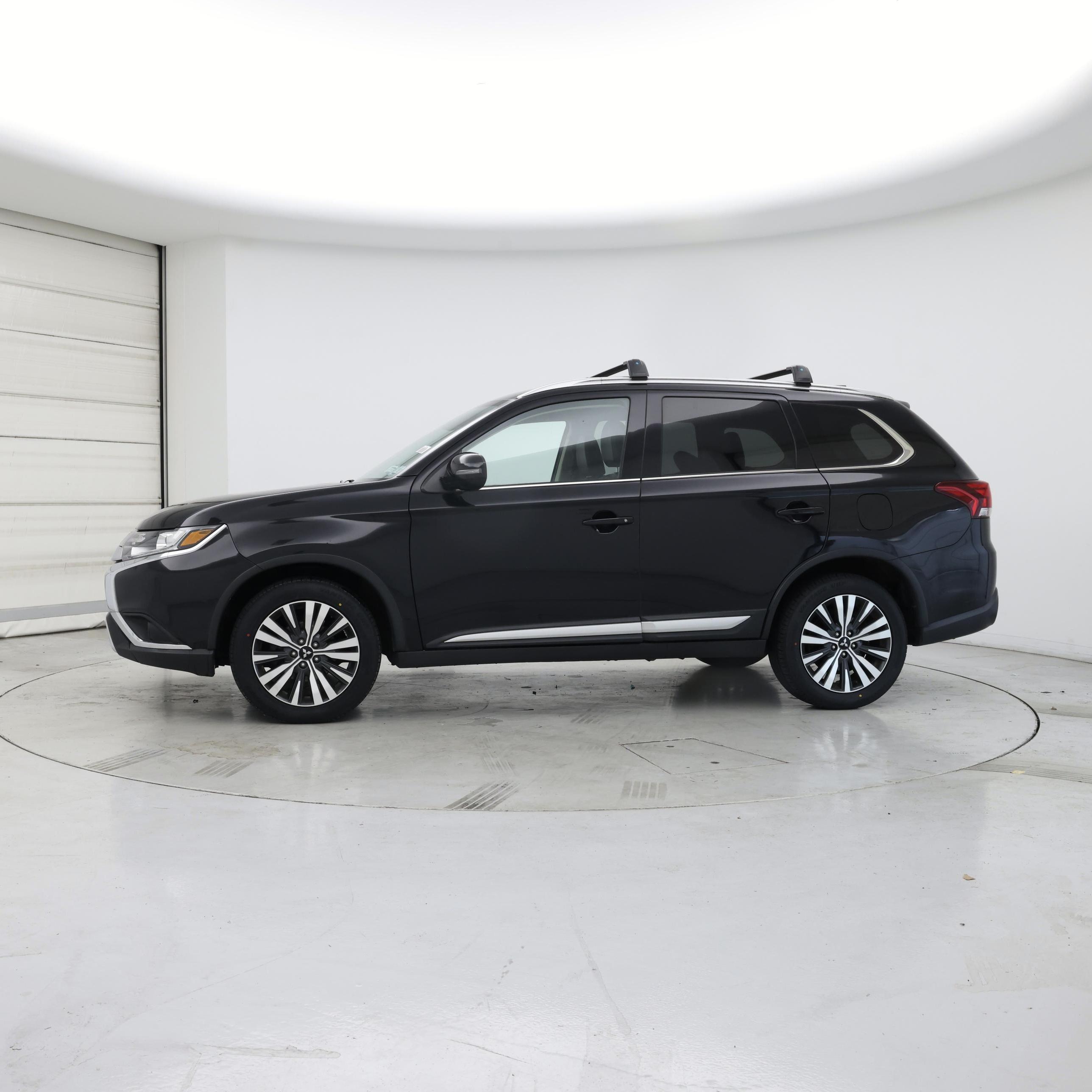Thumbnail: 2020 Mitsubishi Outlander - 3