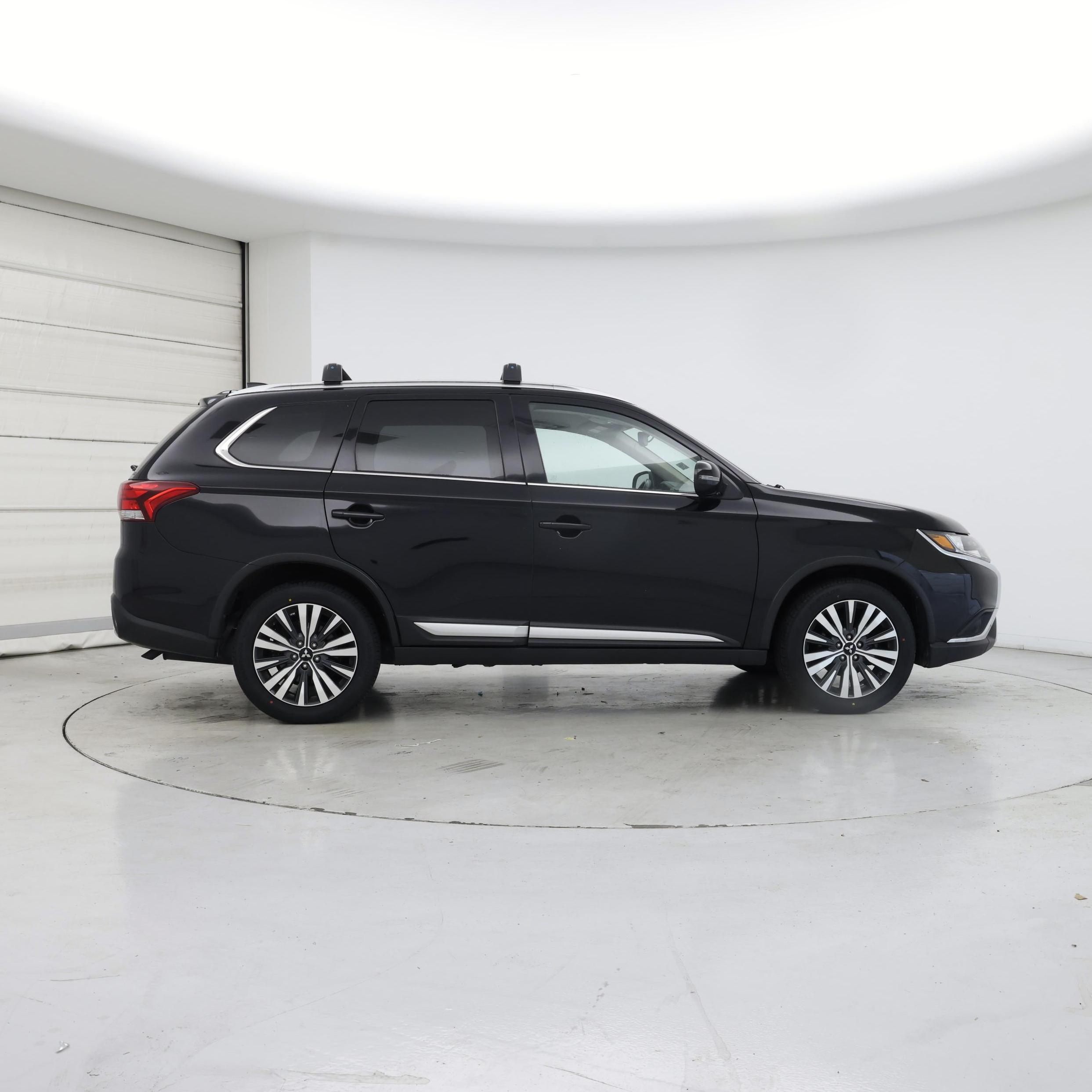 Thumbnail: 2020 Mitsubishi Outlander - 7