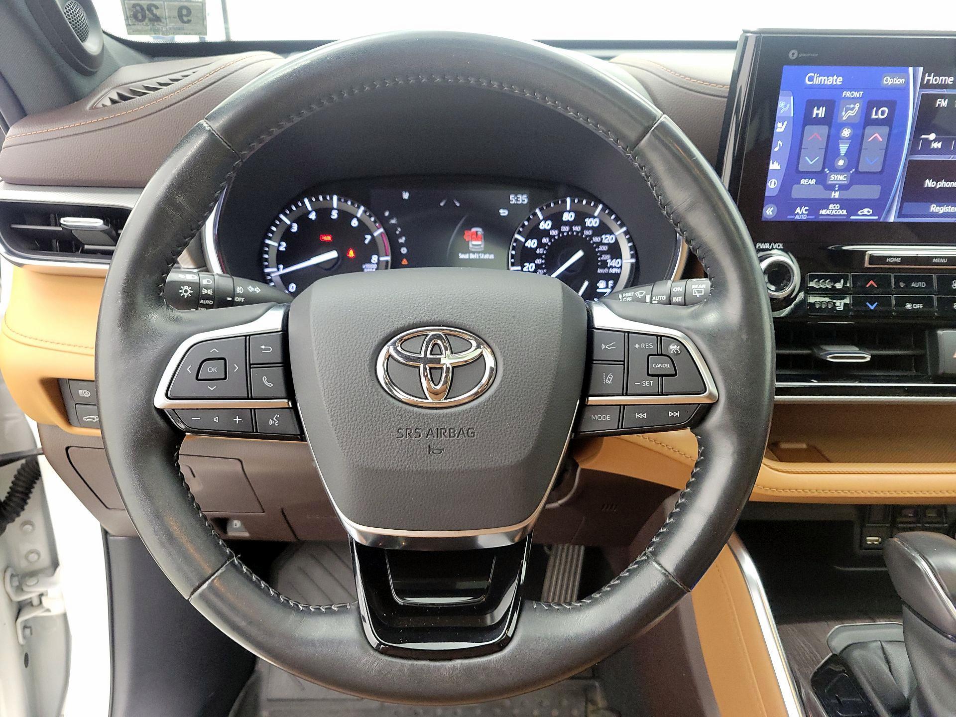 Thumbnail: 2021 Toyota Highlander - 10