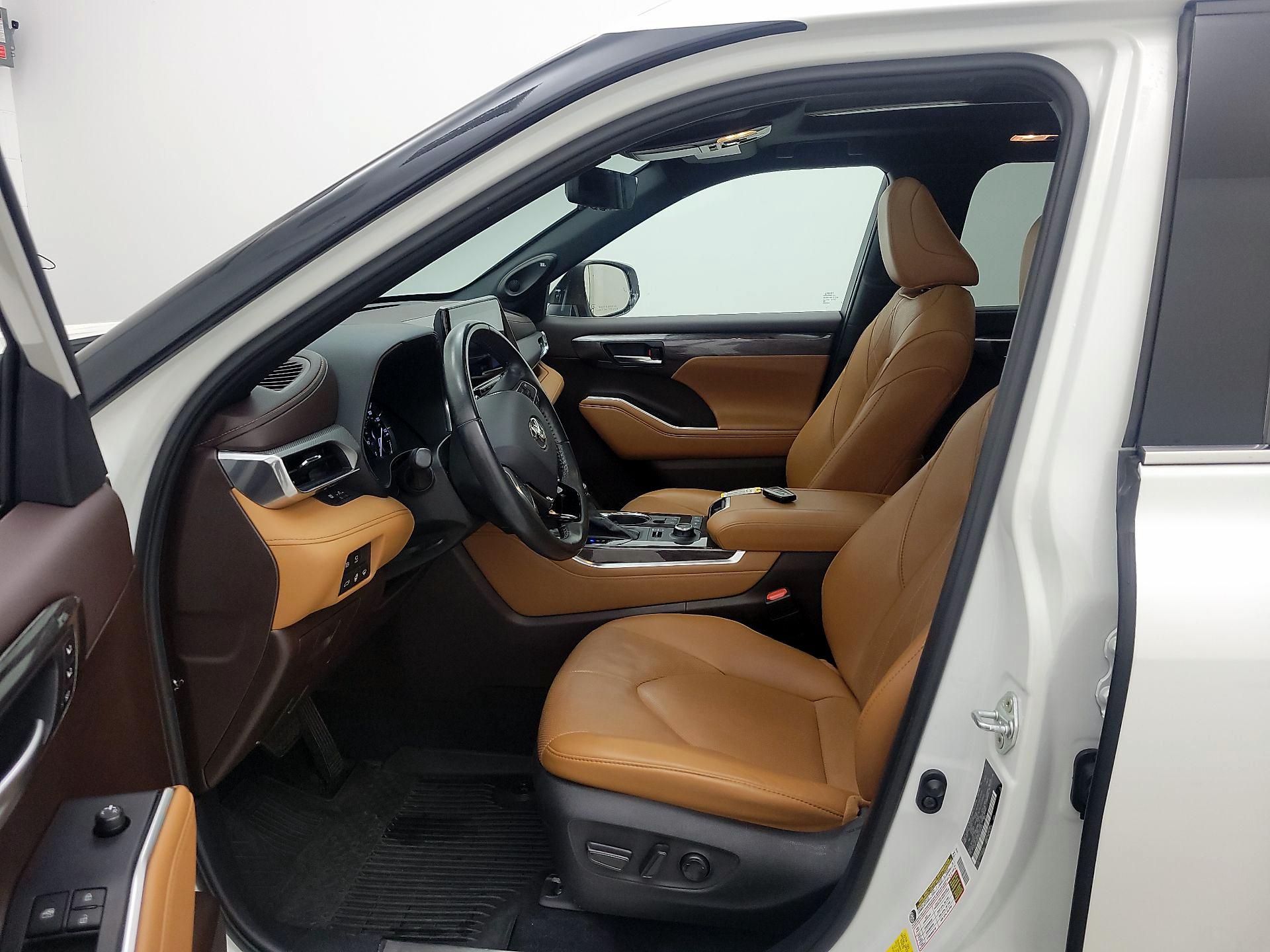 Thumbnail: 2021 Toyota Highlander - 11