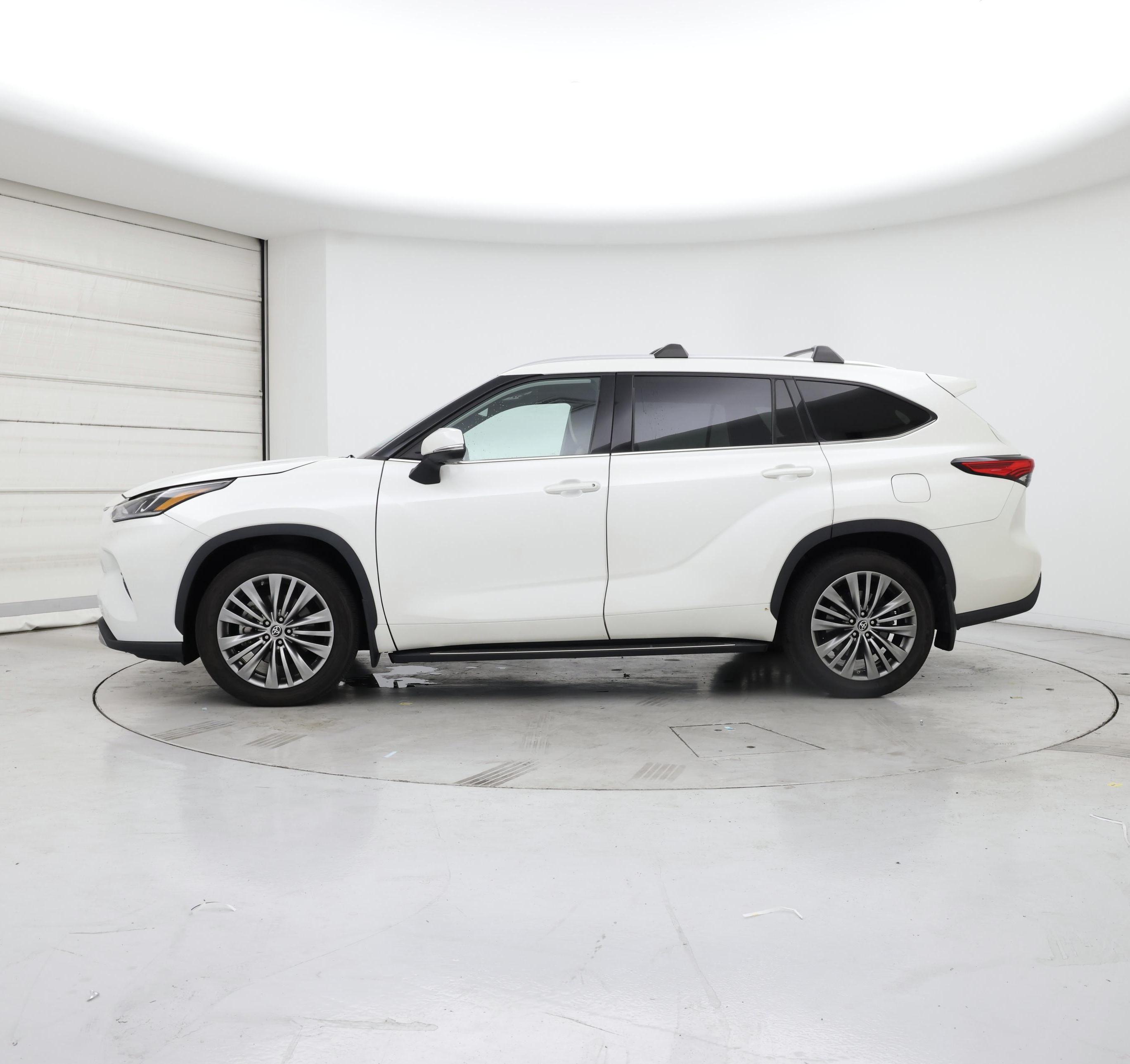 Thumbnail: 2021 Toyota Highlander - 3
