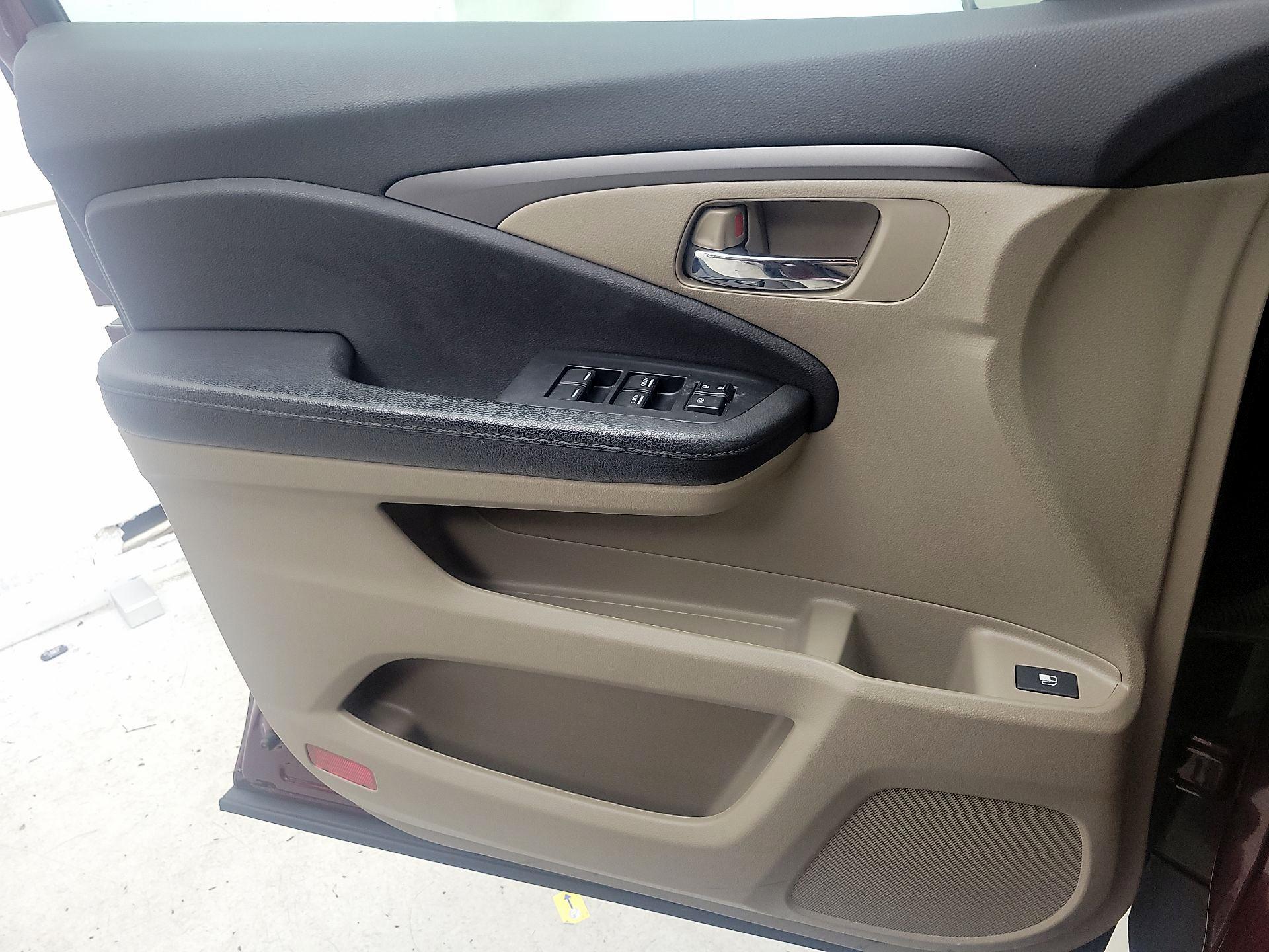 Thumbnail: 2019 Honda Pilot - 12