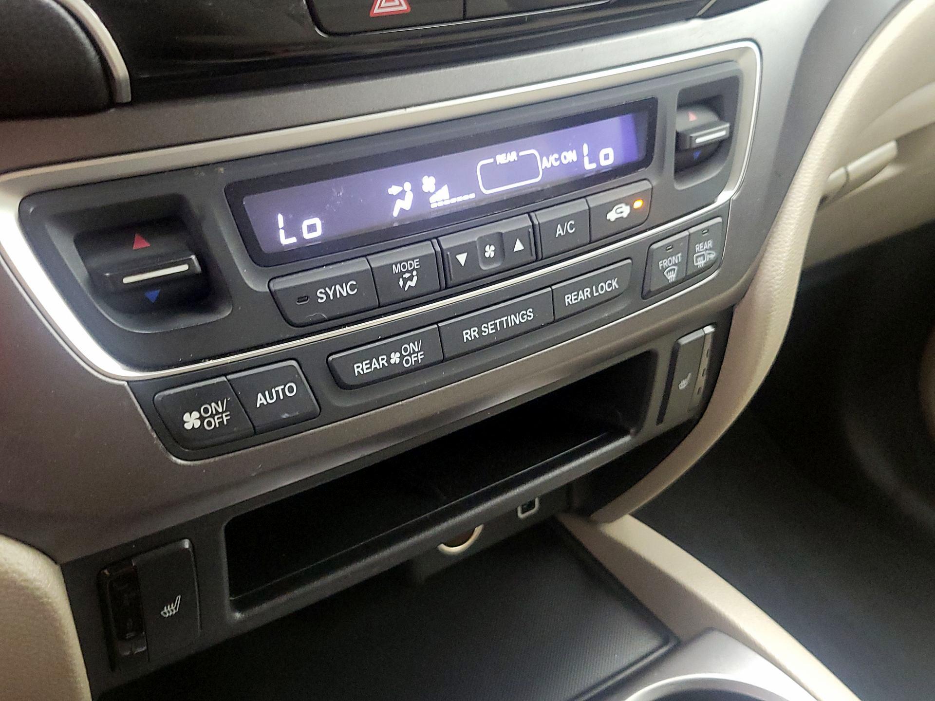 Thumbnail: 2019 Honda Pilot - 16