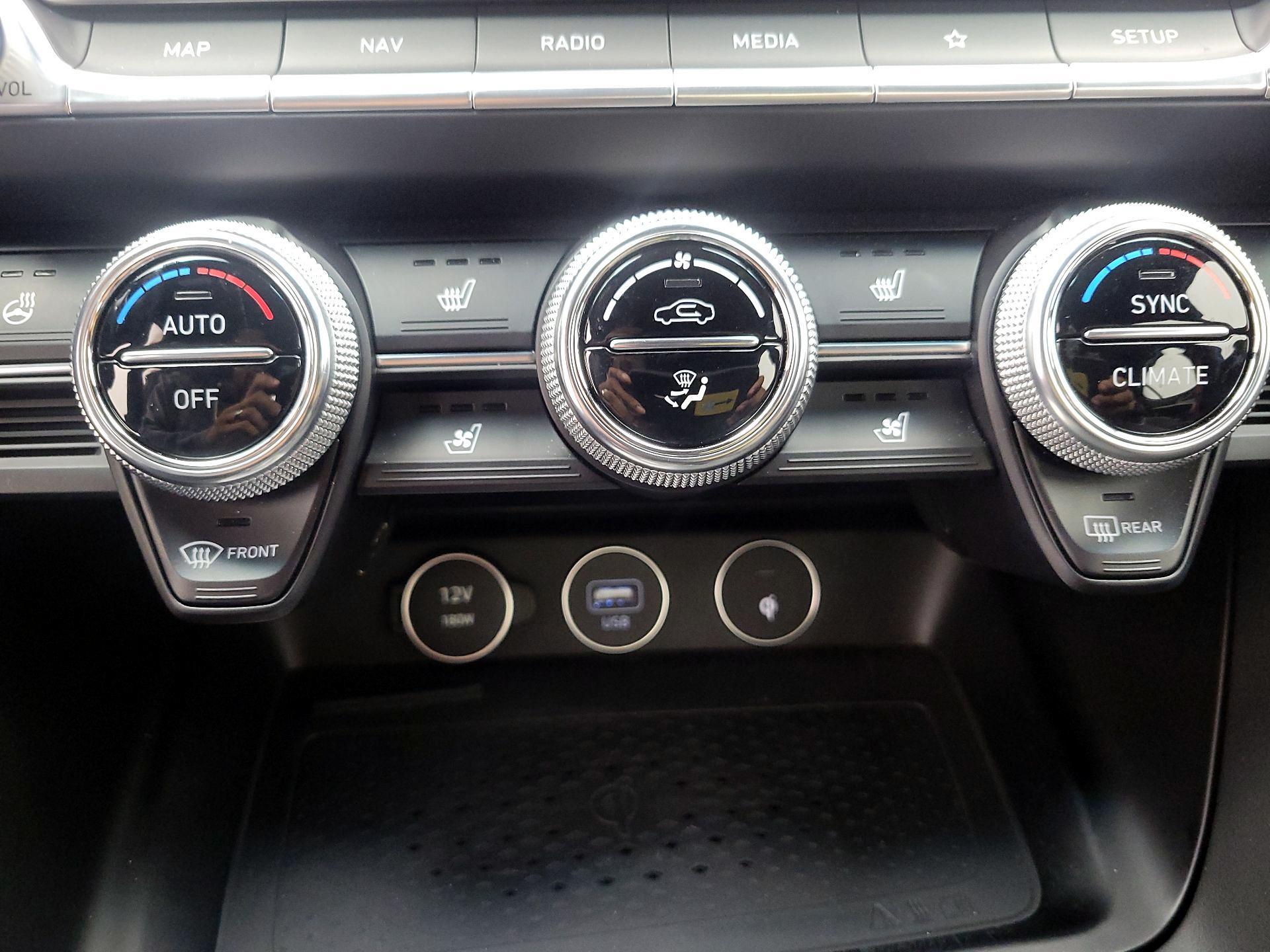 Thumbnail: 2023 Genesis G70 - 16