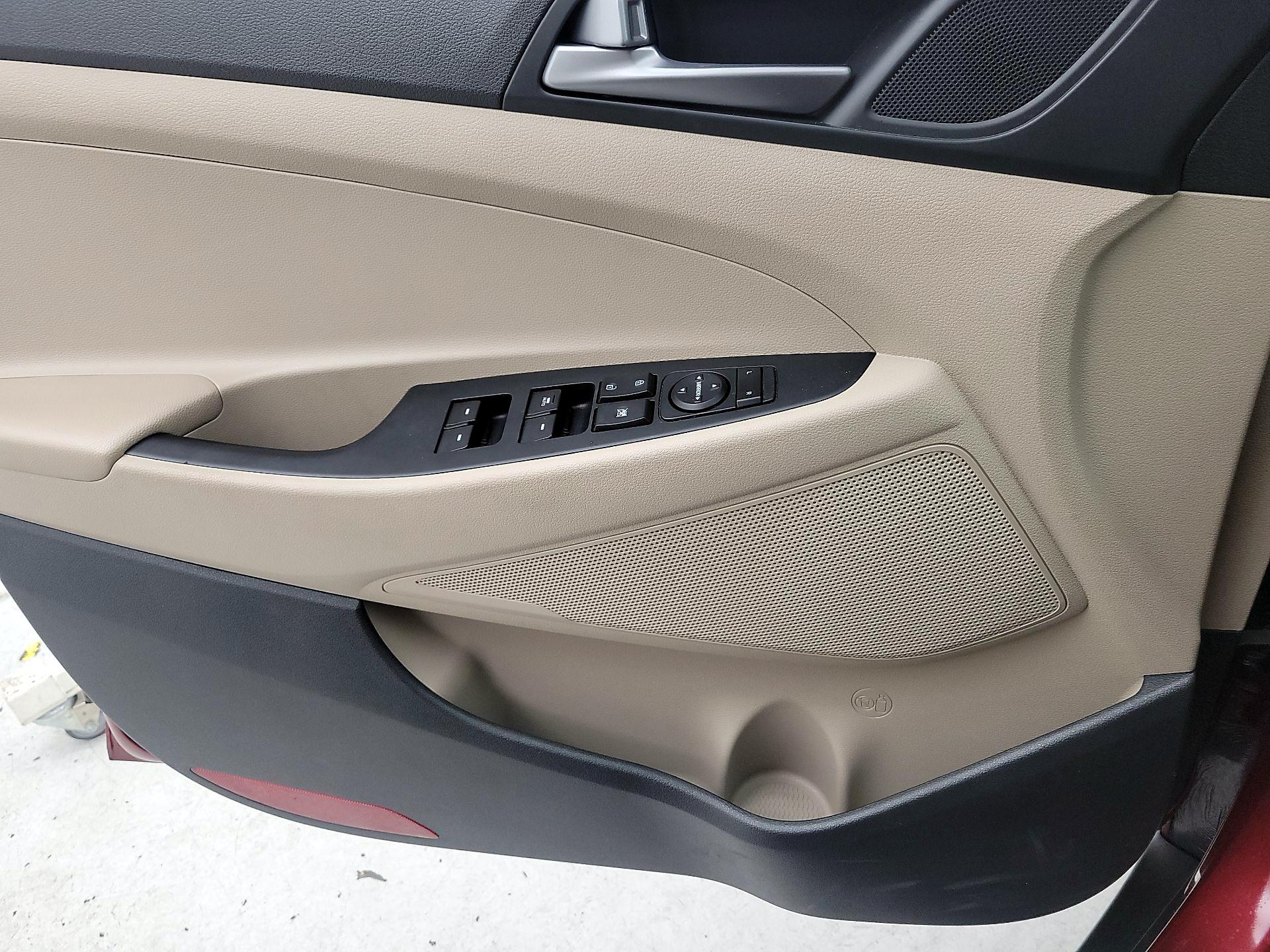 Thumbnail: 2016 Hyundai Tucson - 12