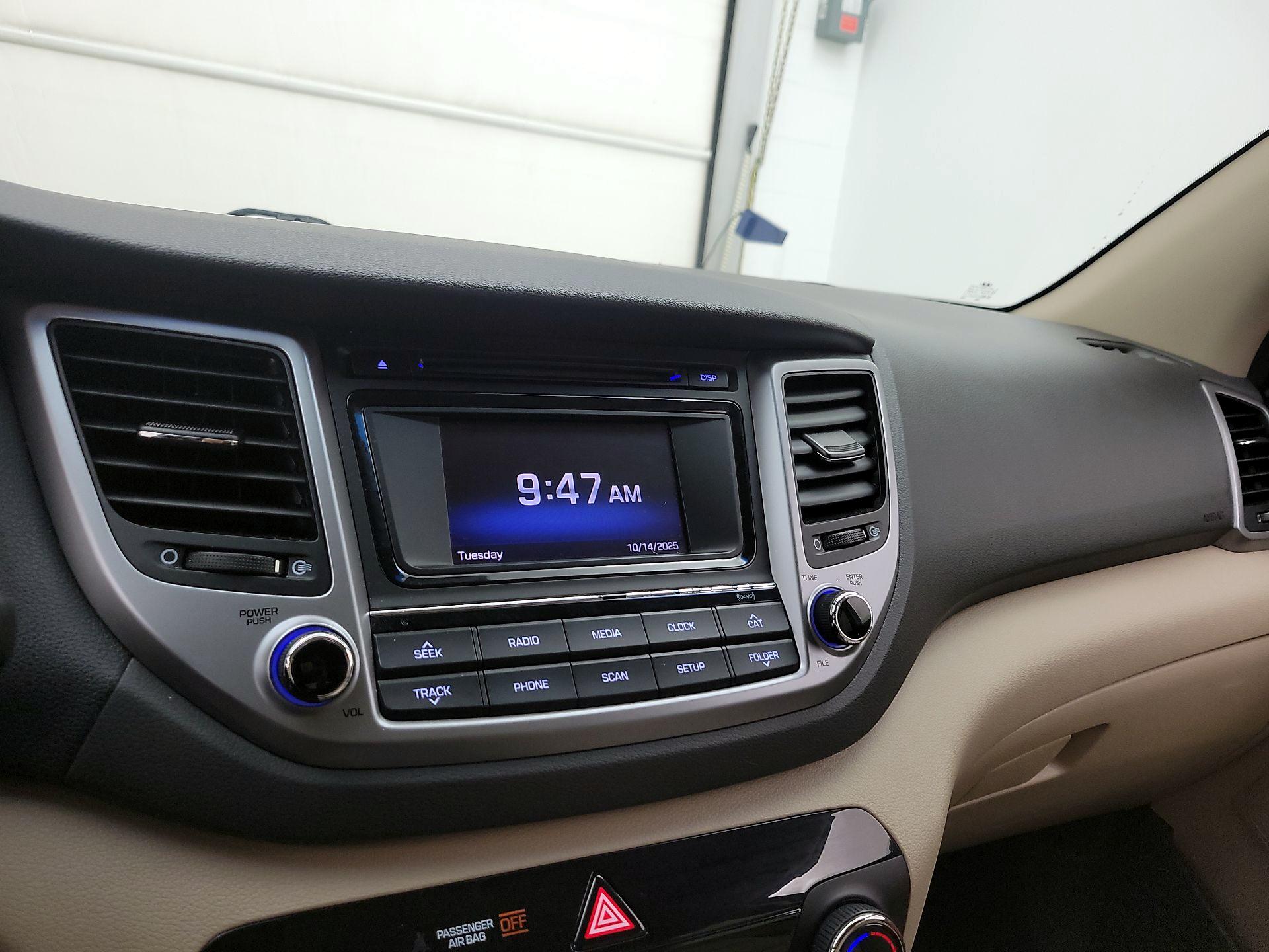 Thumbnail: 2016 Hyundai Tucson - 15