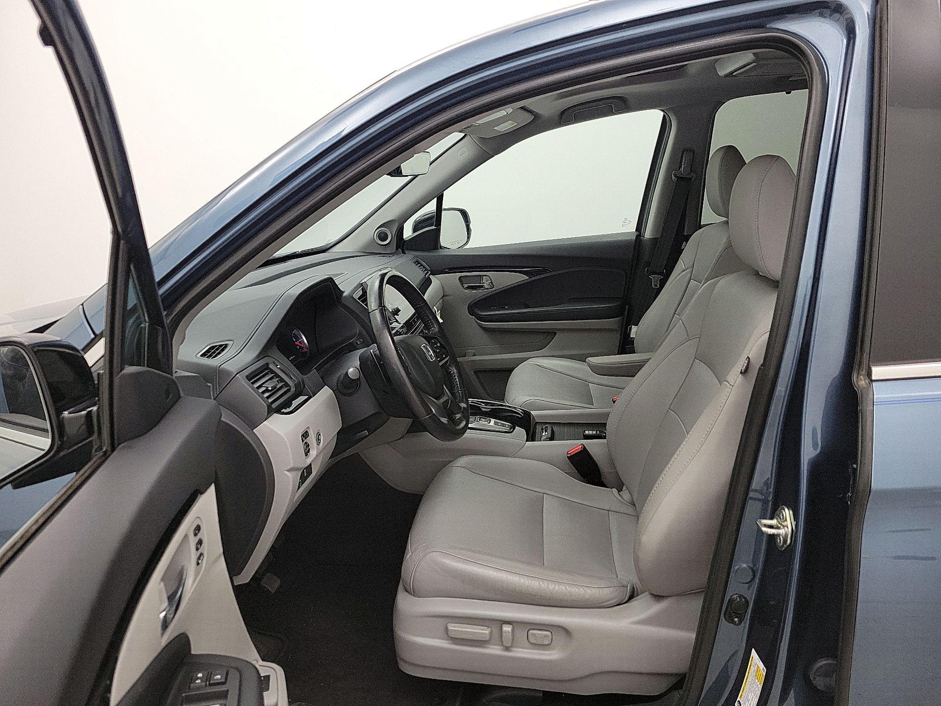 Thumbnail: 2019 Honda Pilot - 11