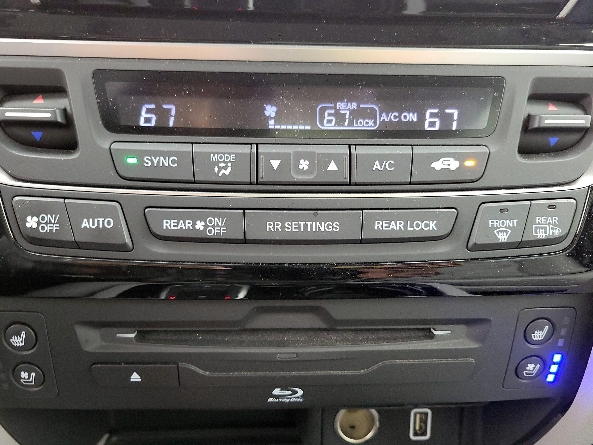 Thumbnail: 2019 Honda Pilot - 16