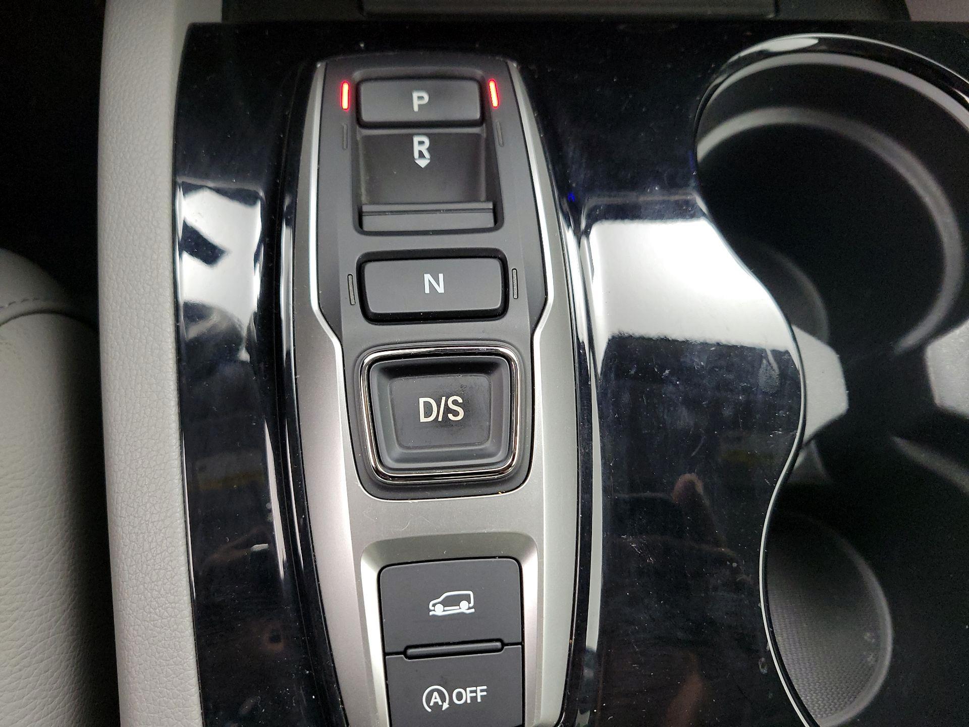 Thumbnail: 2019 Honda Pilot - 17