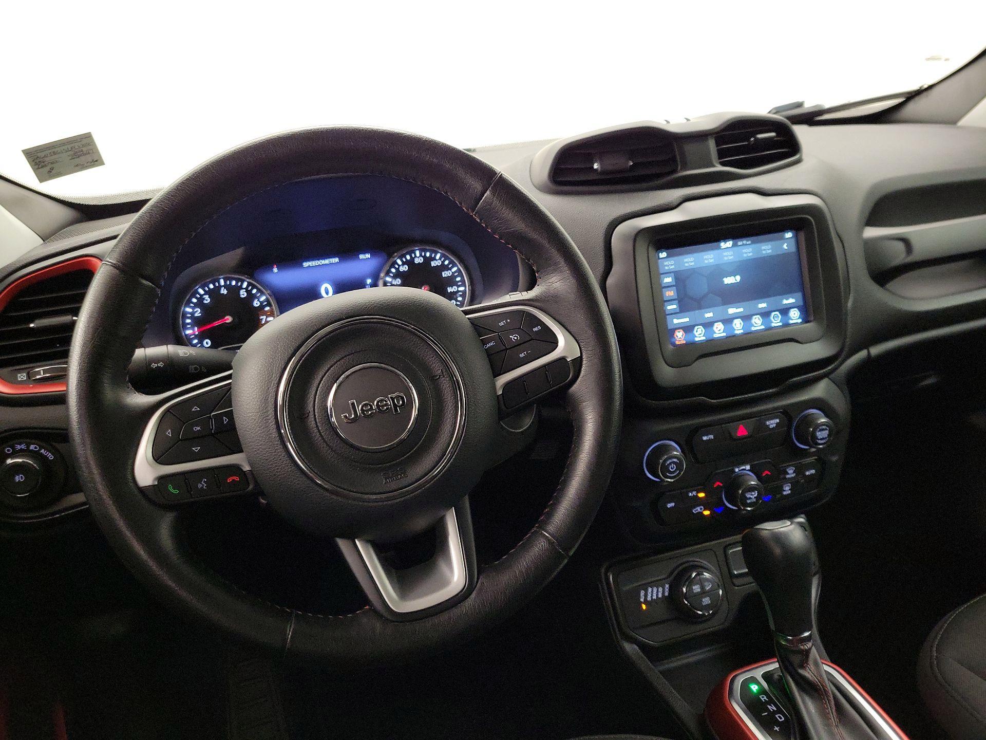 Thumbnail: 2020 Jeep Renegade - 9