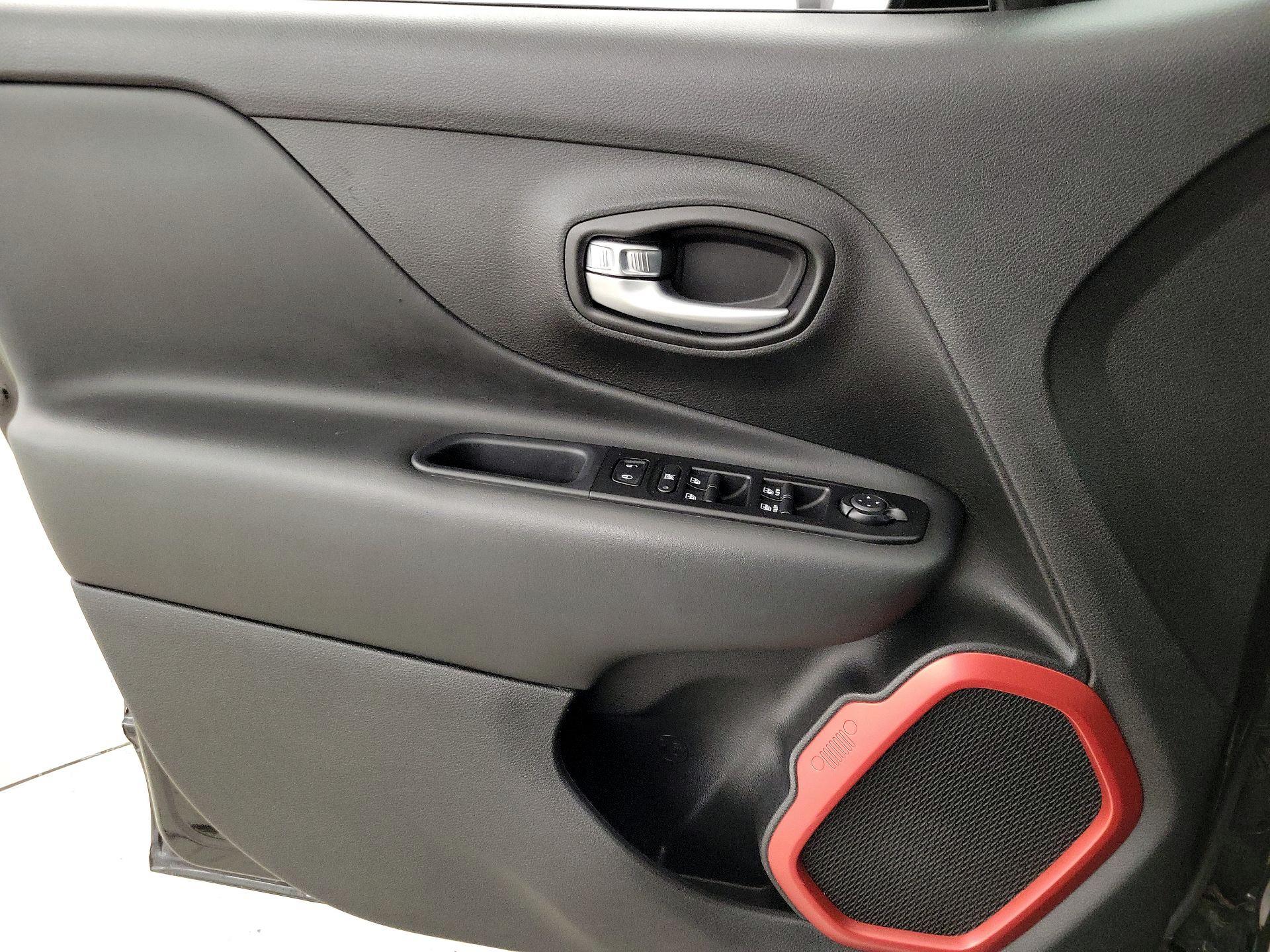 Thumbnail: 2020 Jeep Renegade - 12