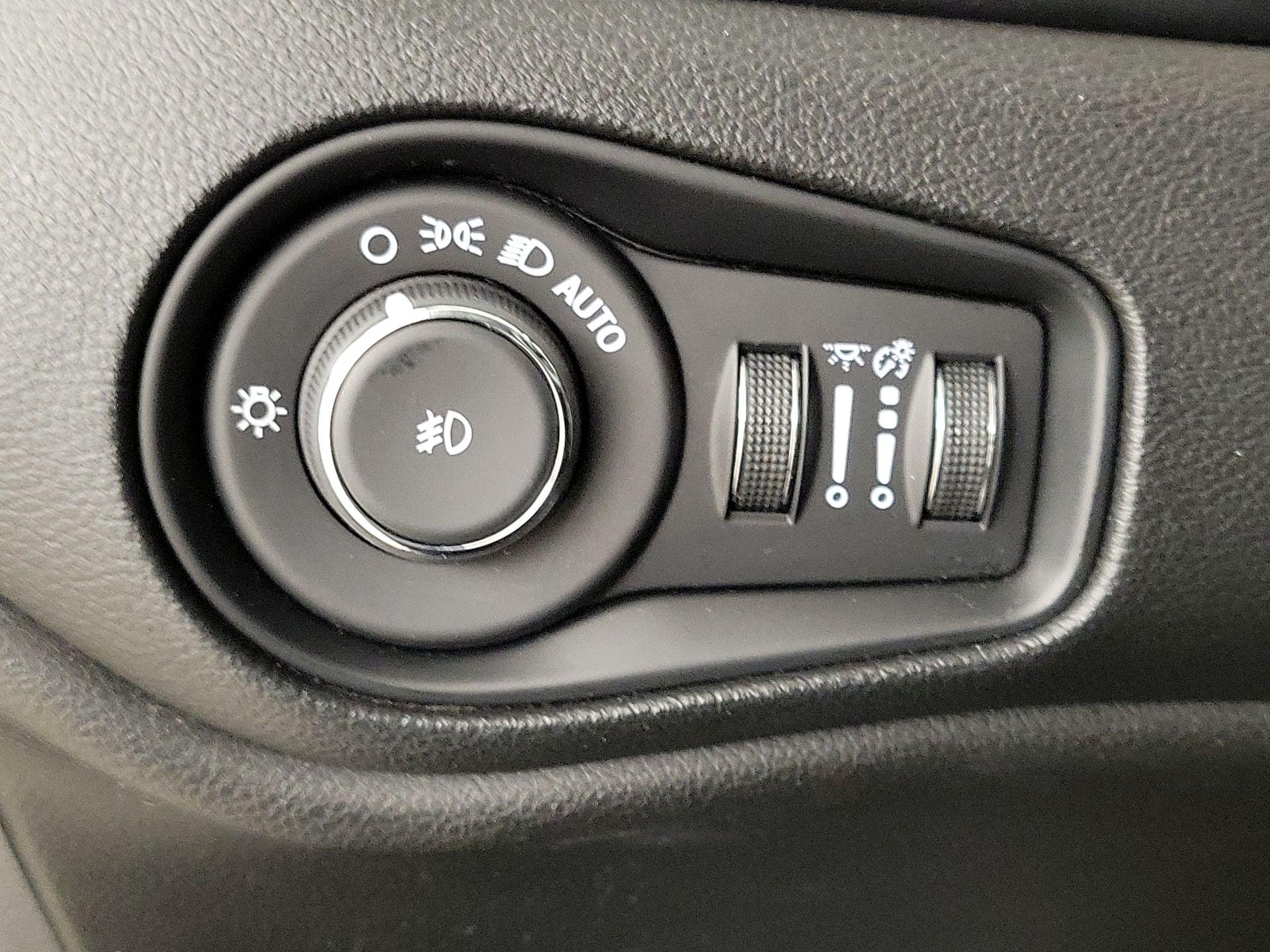 Thumbnail: 2020 Jeep Renegade - 13
