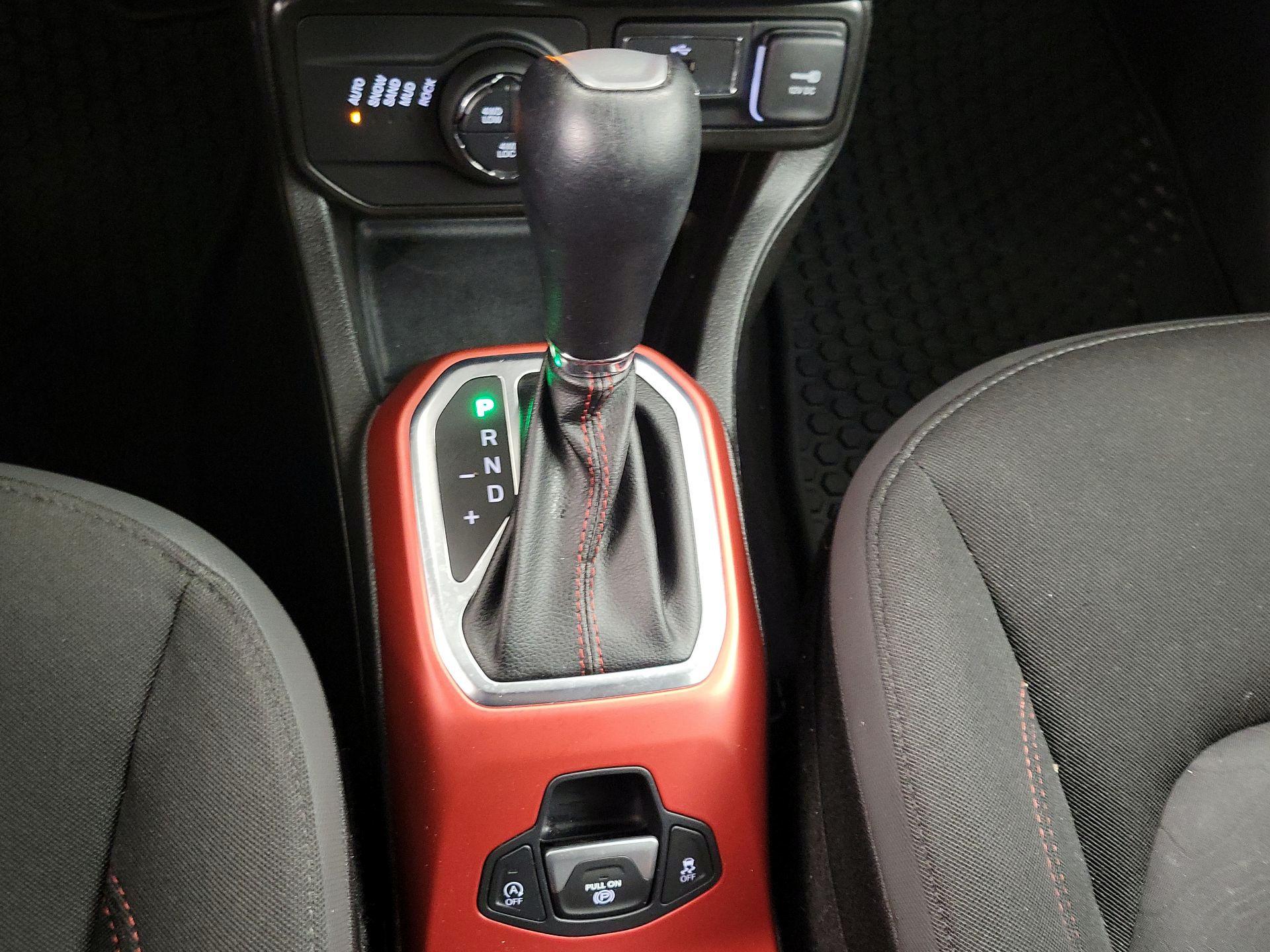 Thumbnail: 2020 Jeep Renegade - 17