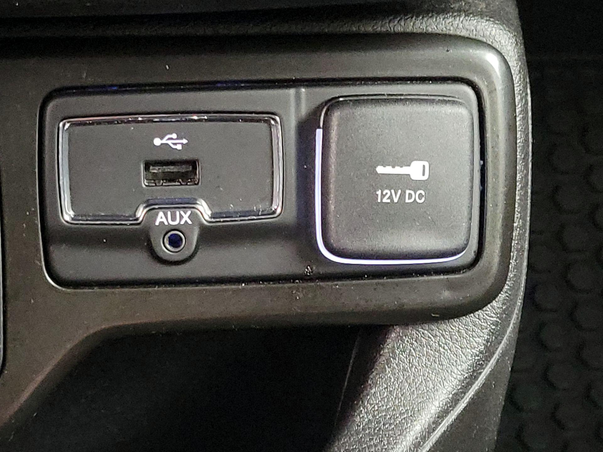 Thumbnail: 2020 Jeep Renegade - 18