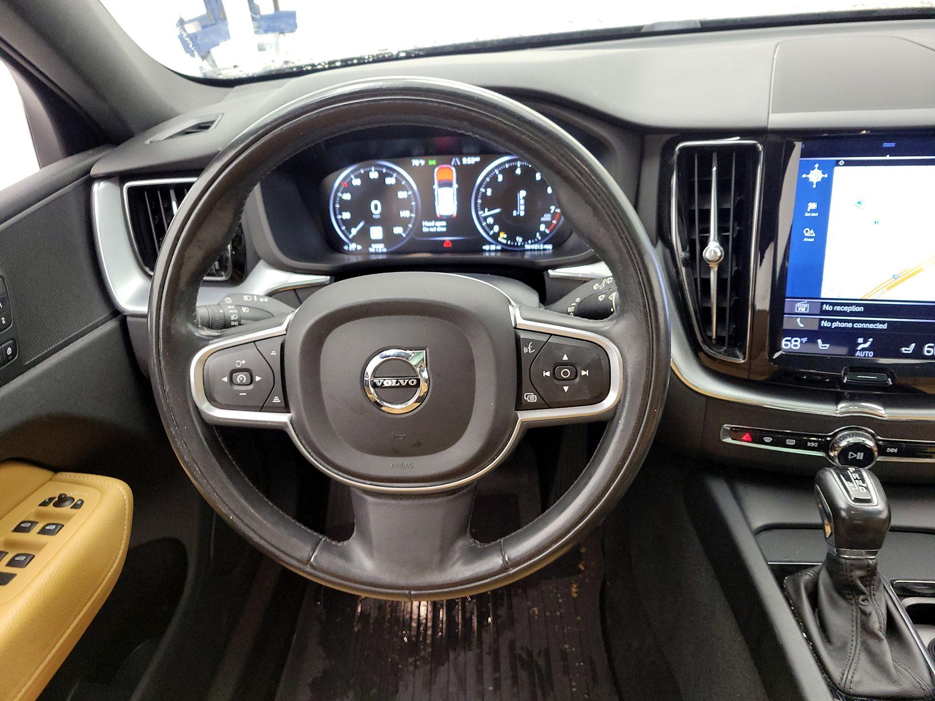 Thumbnail: 2018 Volvo XC60 - 10