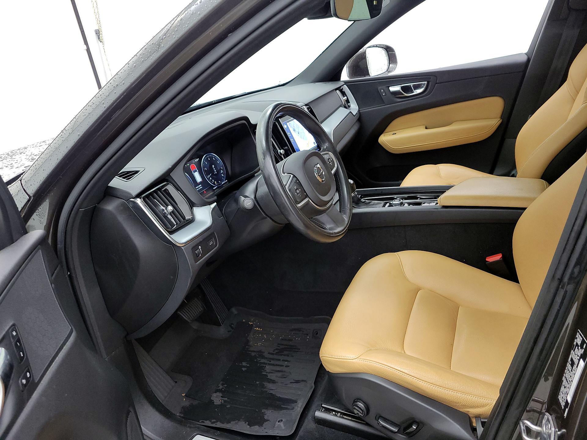 Thumbnail: 2018 Volvo XC60 - 11