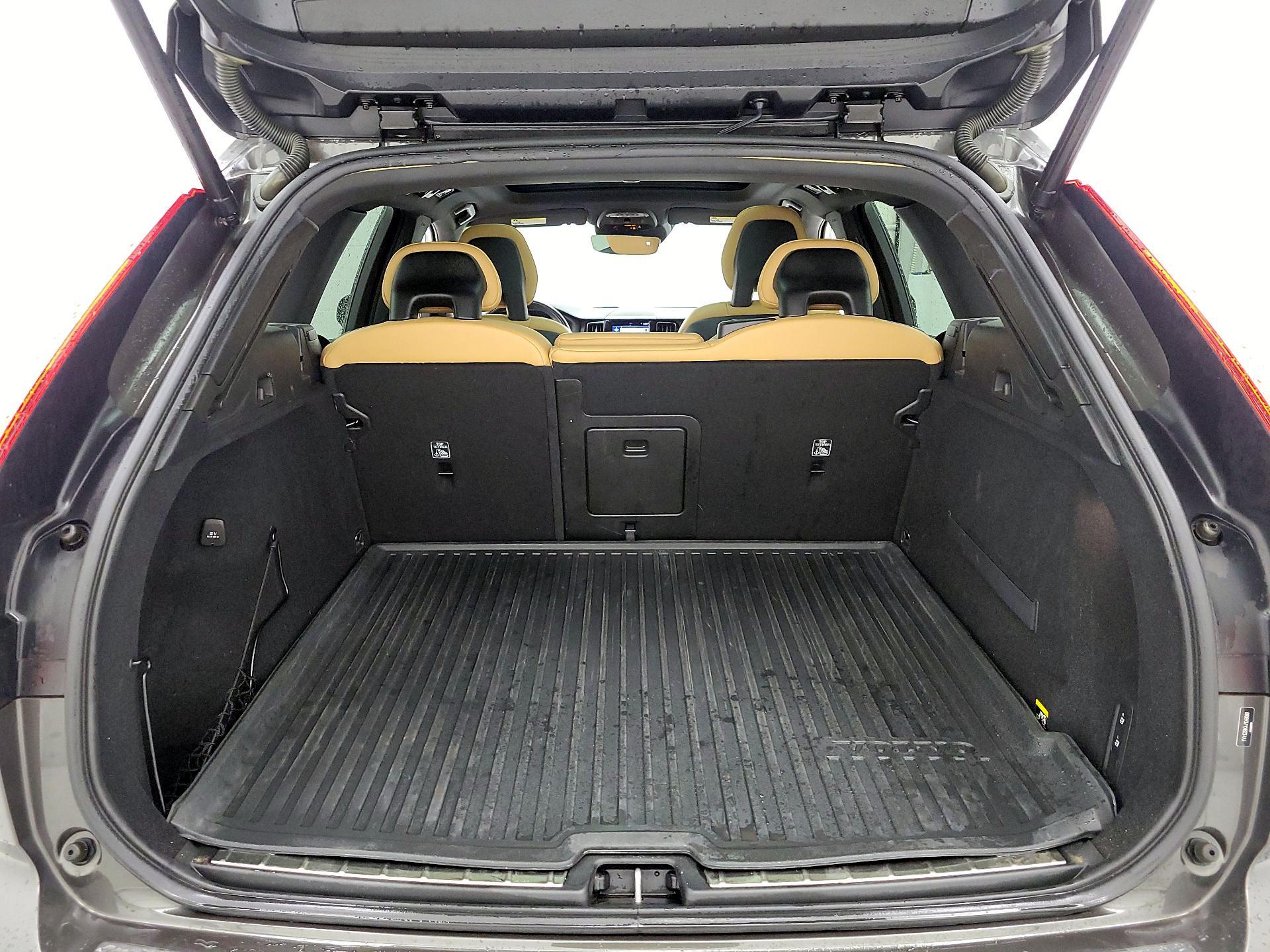 Thumbnail: 2018 Volvo XC60 - 20