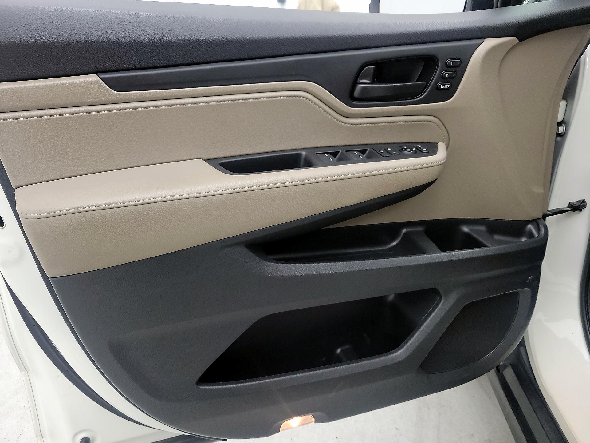 Thumbnail: 2018 Honda Odyssey - 12