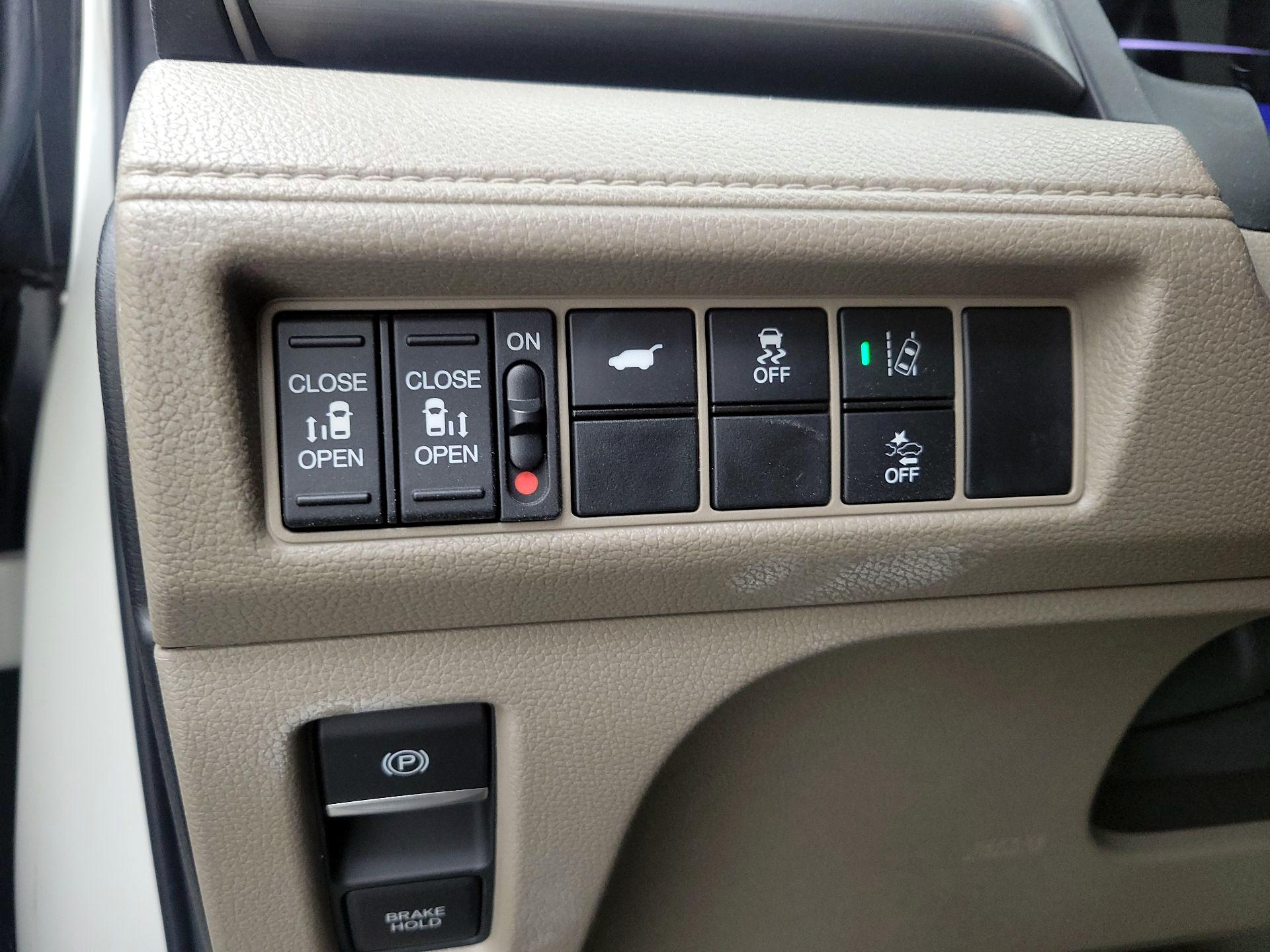 Thumbnail: 2018 Honda Odyssey - 13