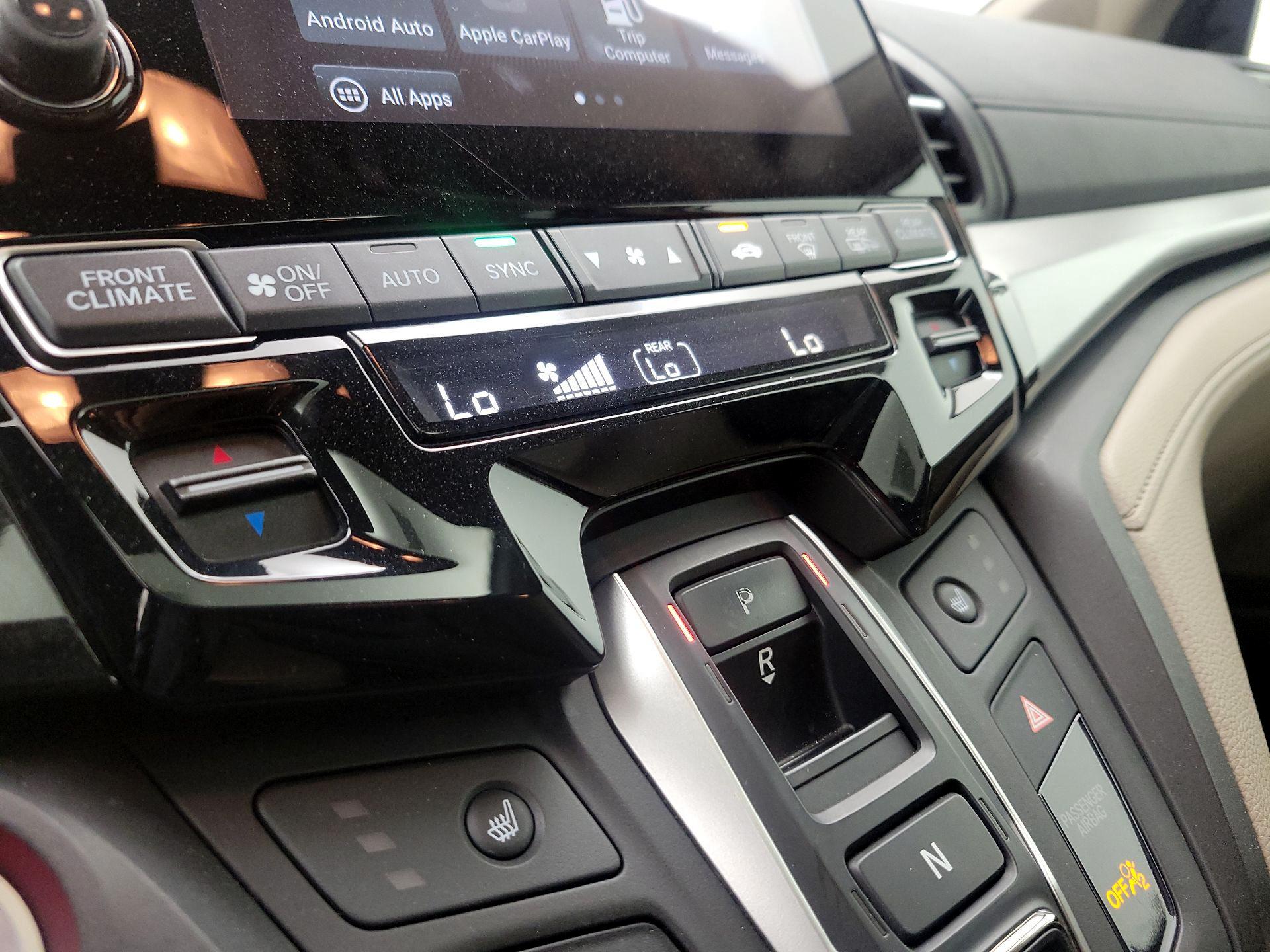 Thumbnail: 2018 Honda Odyssey - 16
