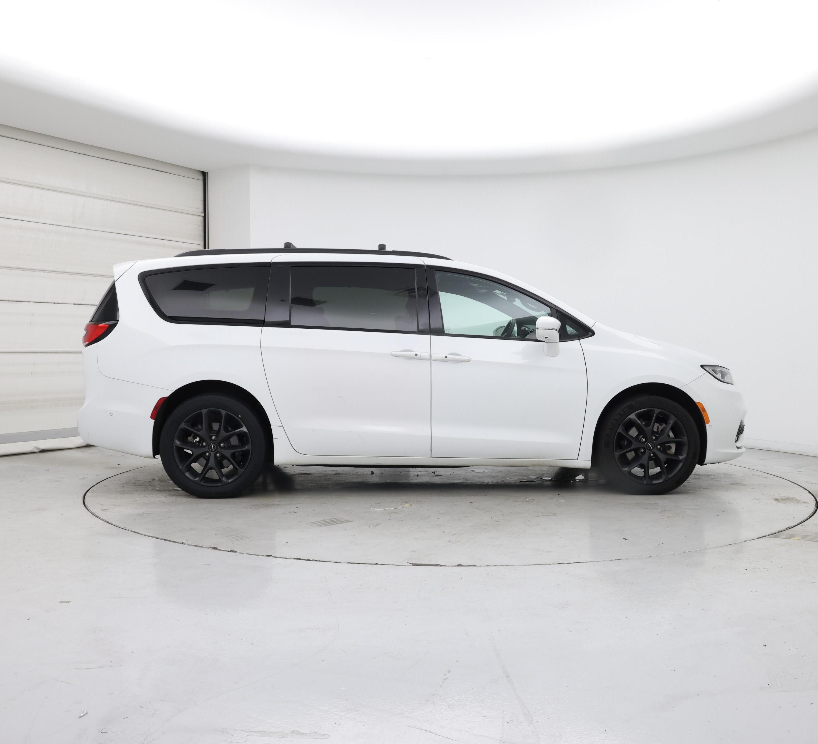 Thumbnail: 2021 Chrysler Pacifica - 7