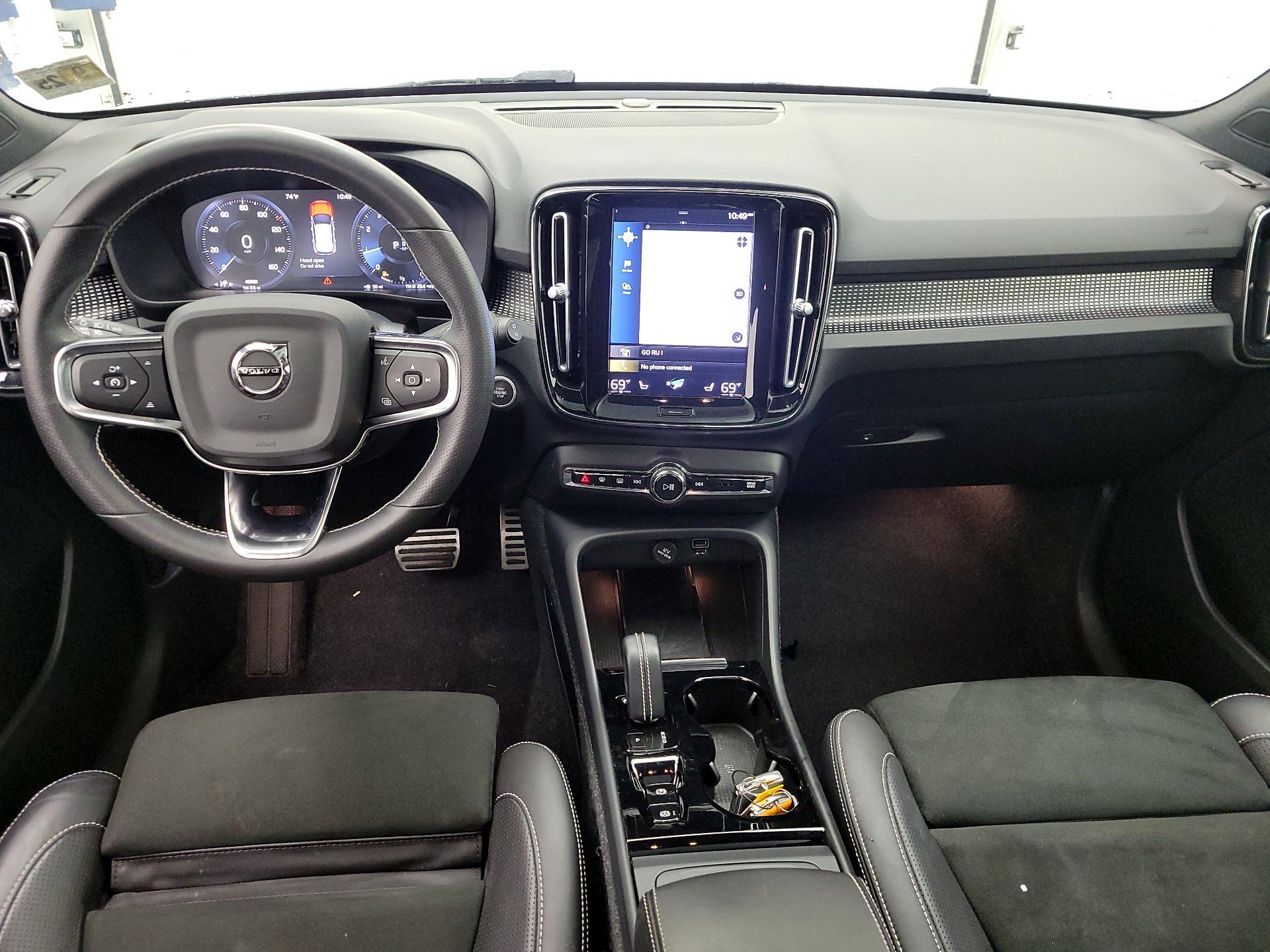 Thumbnail: 2021 Volvo XC40 - 9