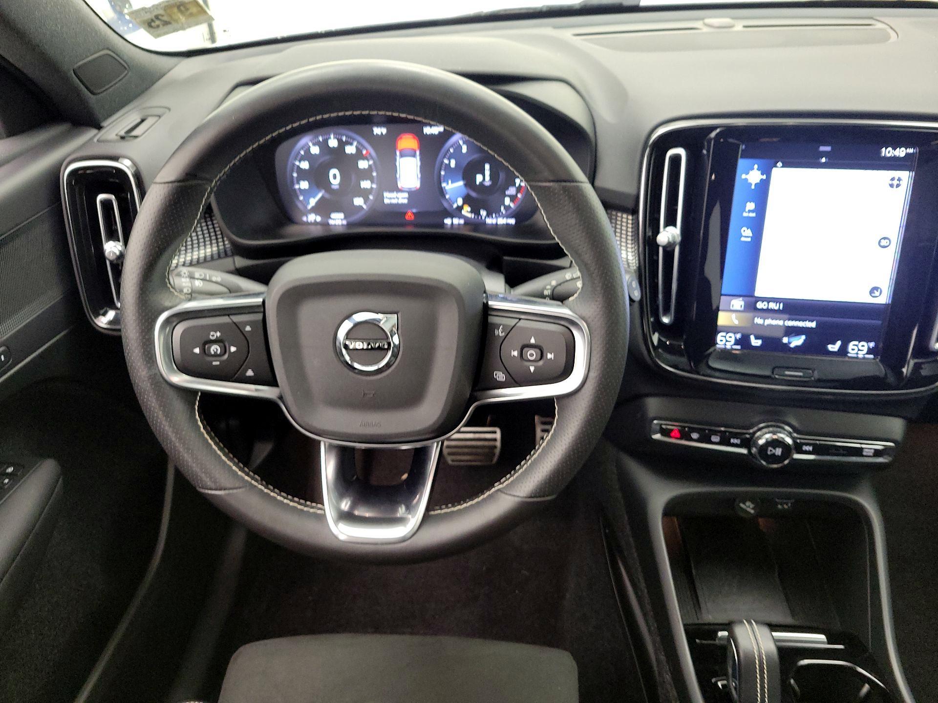 Thumbnail: 2021 Volvo XC40 - 10