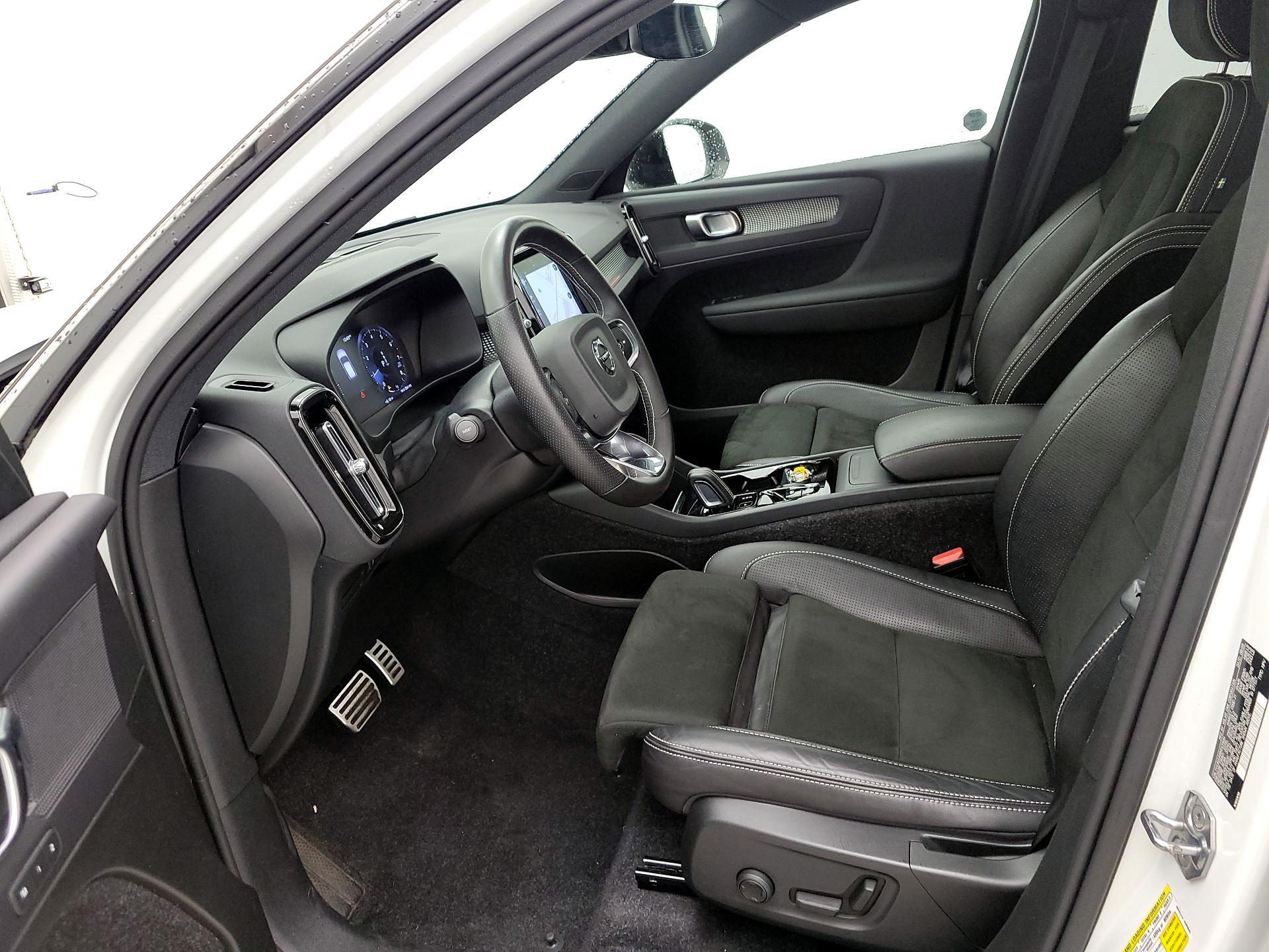 Thumbnail: 2021 Volvo XC40 - 11