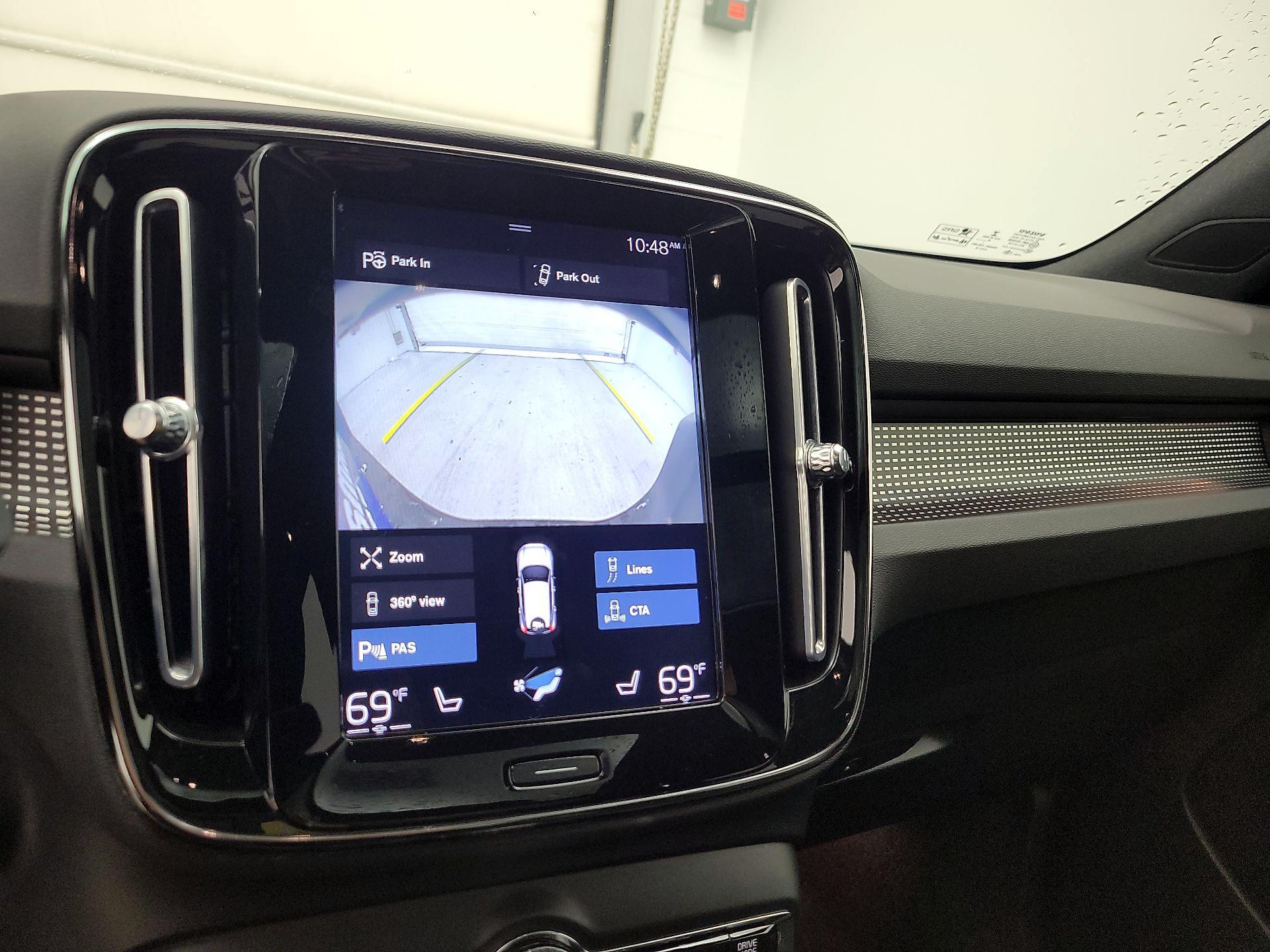 Thumbnail: 2021 Volvo XC40 - 15