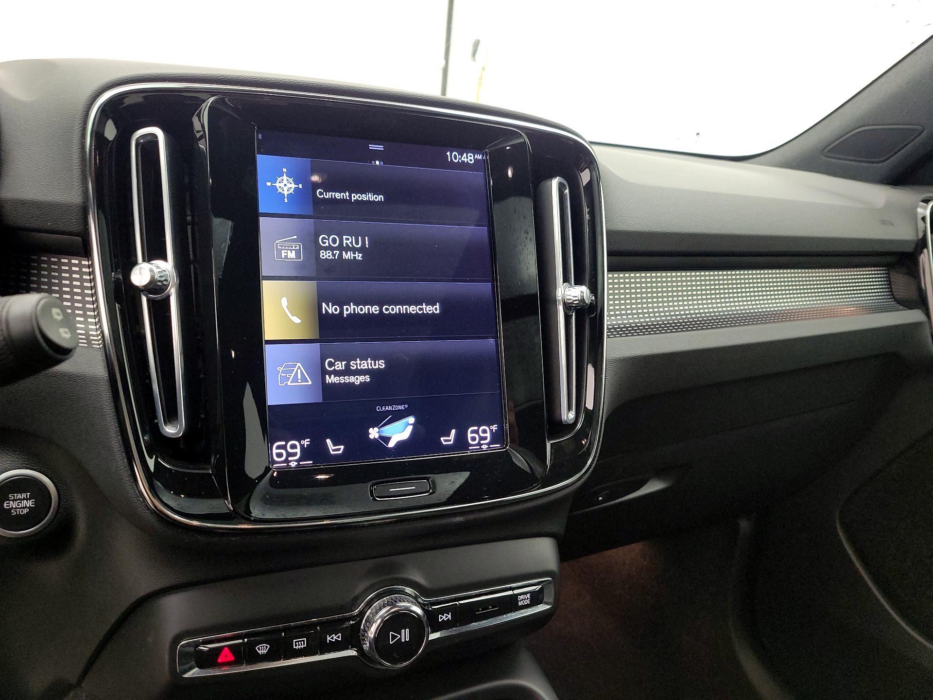 Thumbnail: 2021 Volvo XC40 - 17