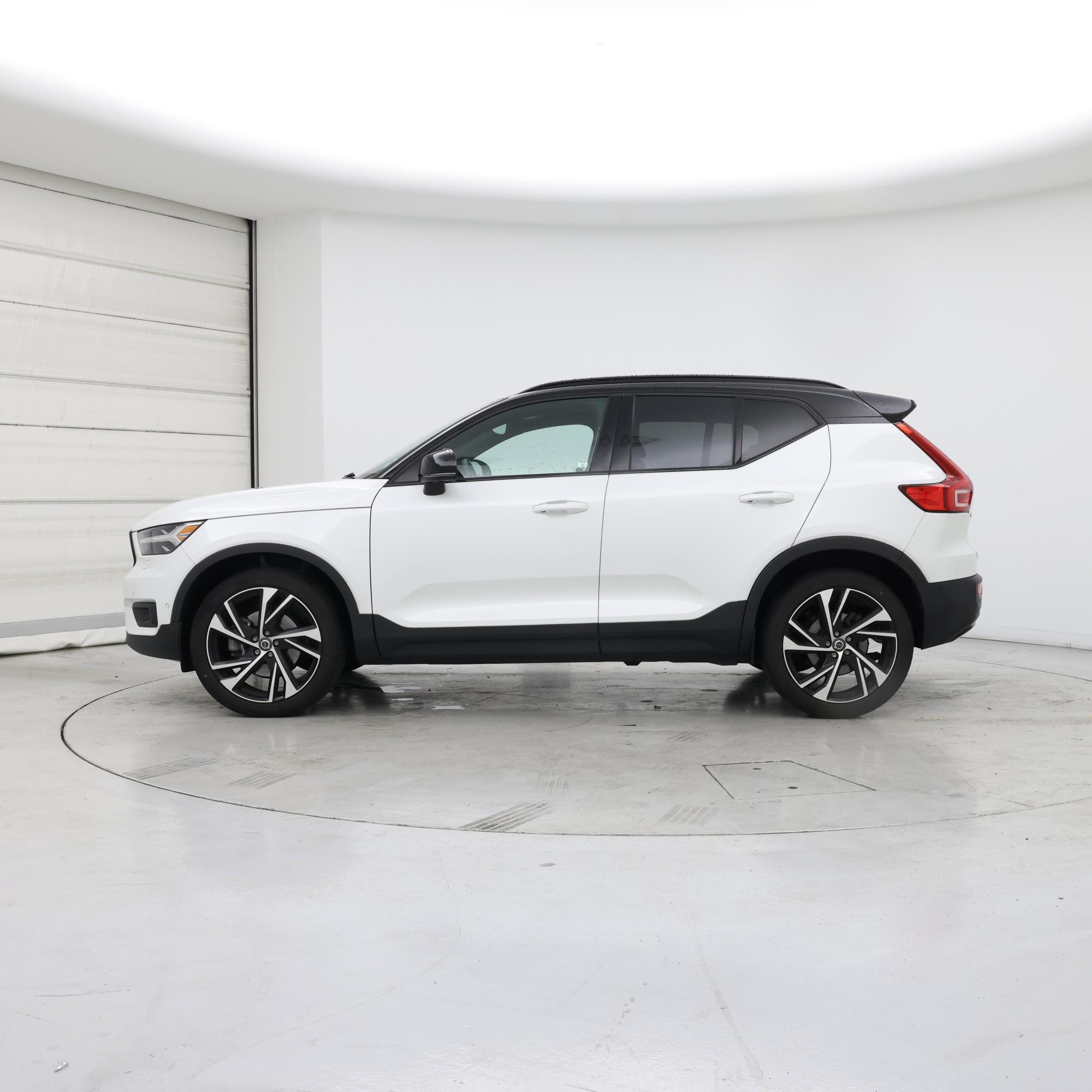 Thumbnail: 2021 Volvo XC40 - 3
