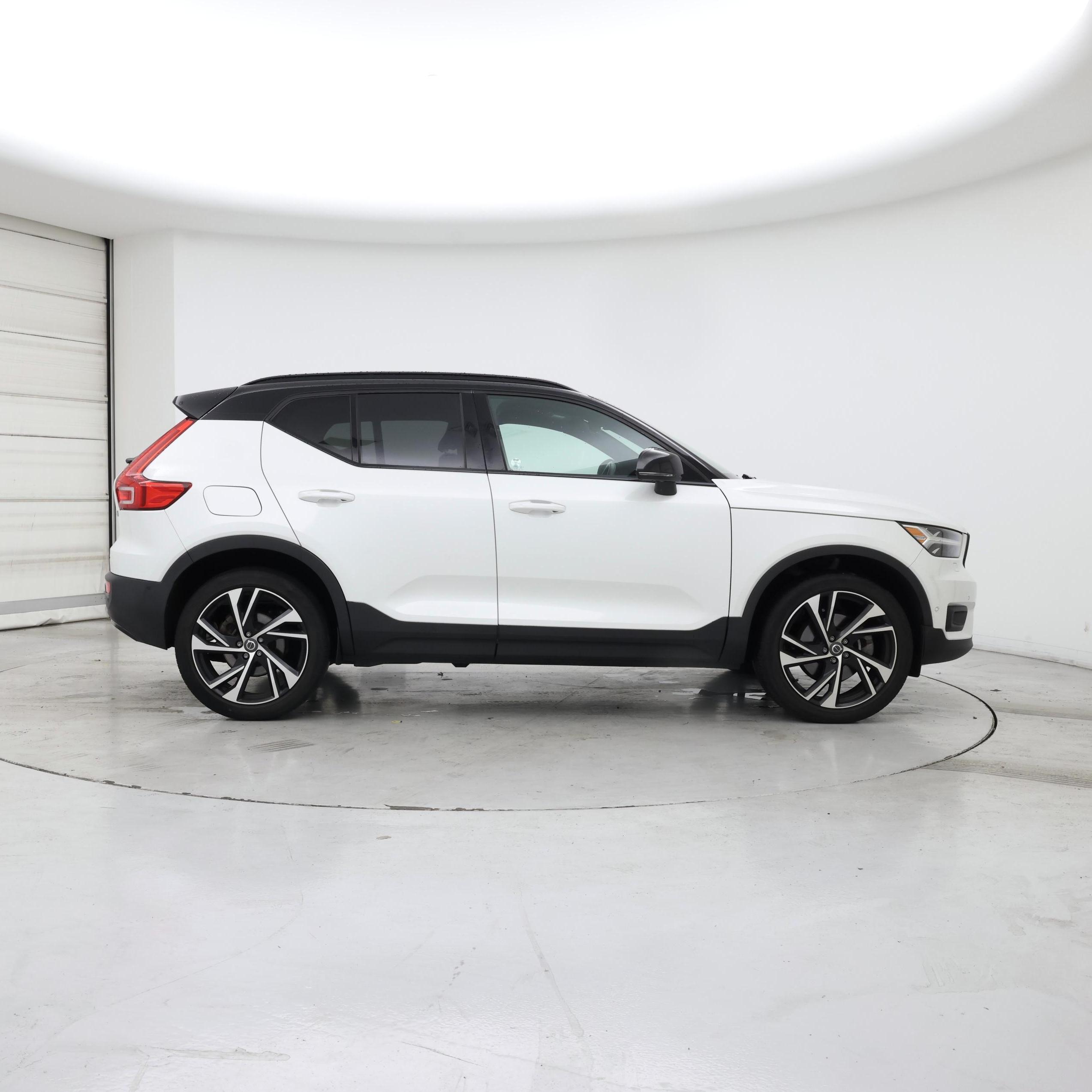 Thumbnail: 2021 Volvo XC40 - 7