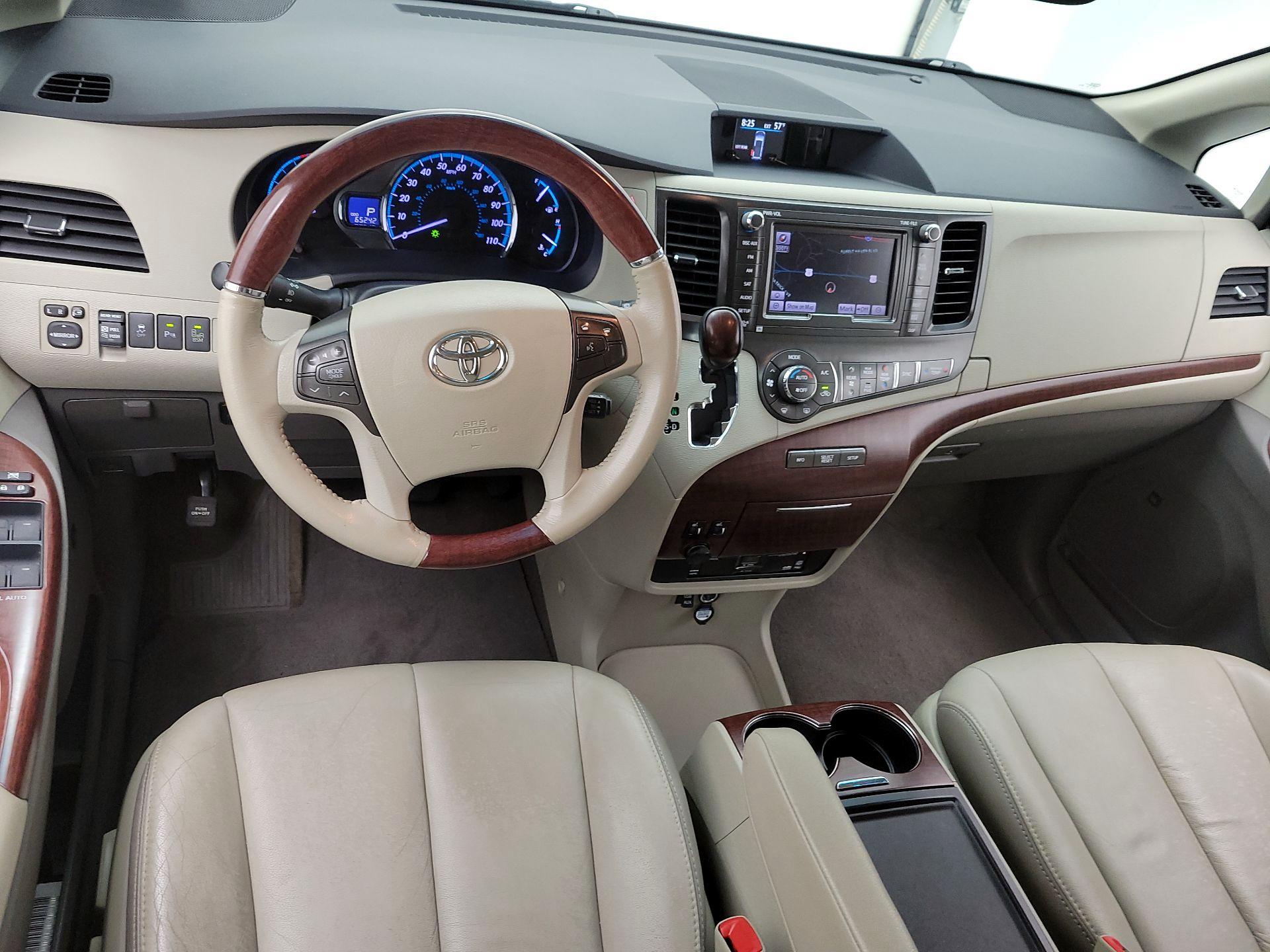 Thumbnail: 2014 Toyota Sienna - 9