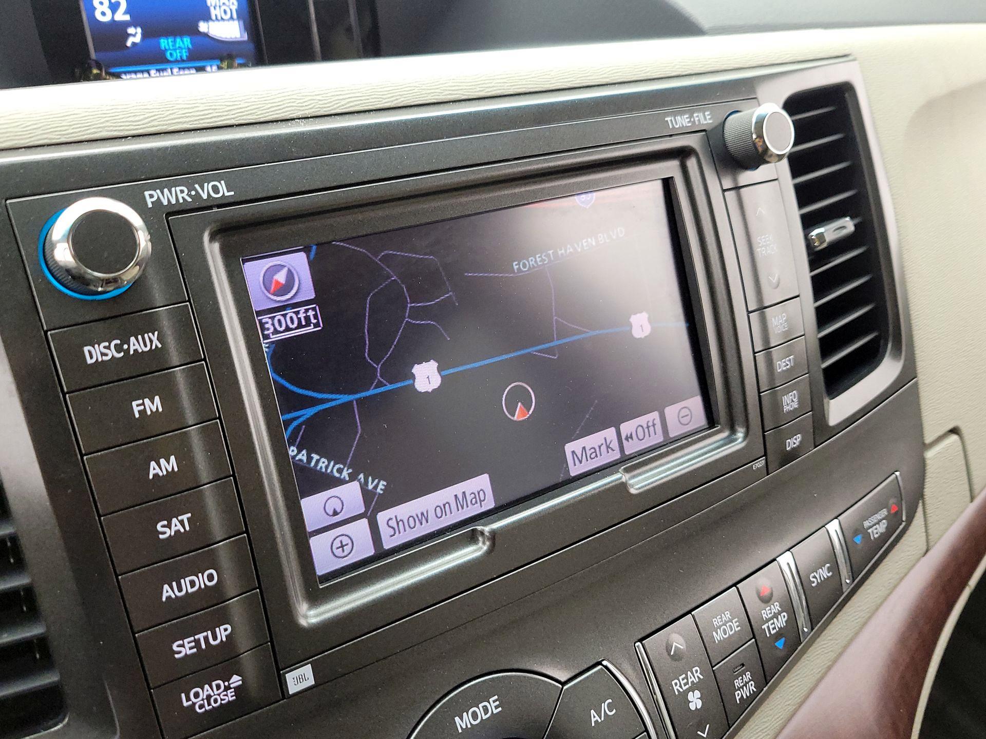 Thumbnail: 2014 Toyota Sienna - 14